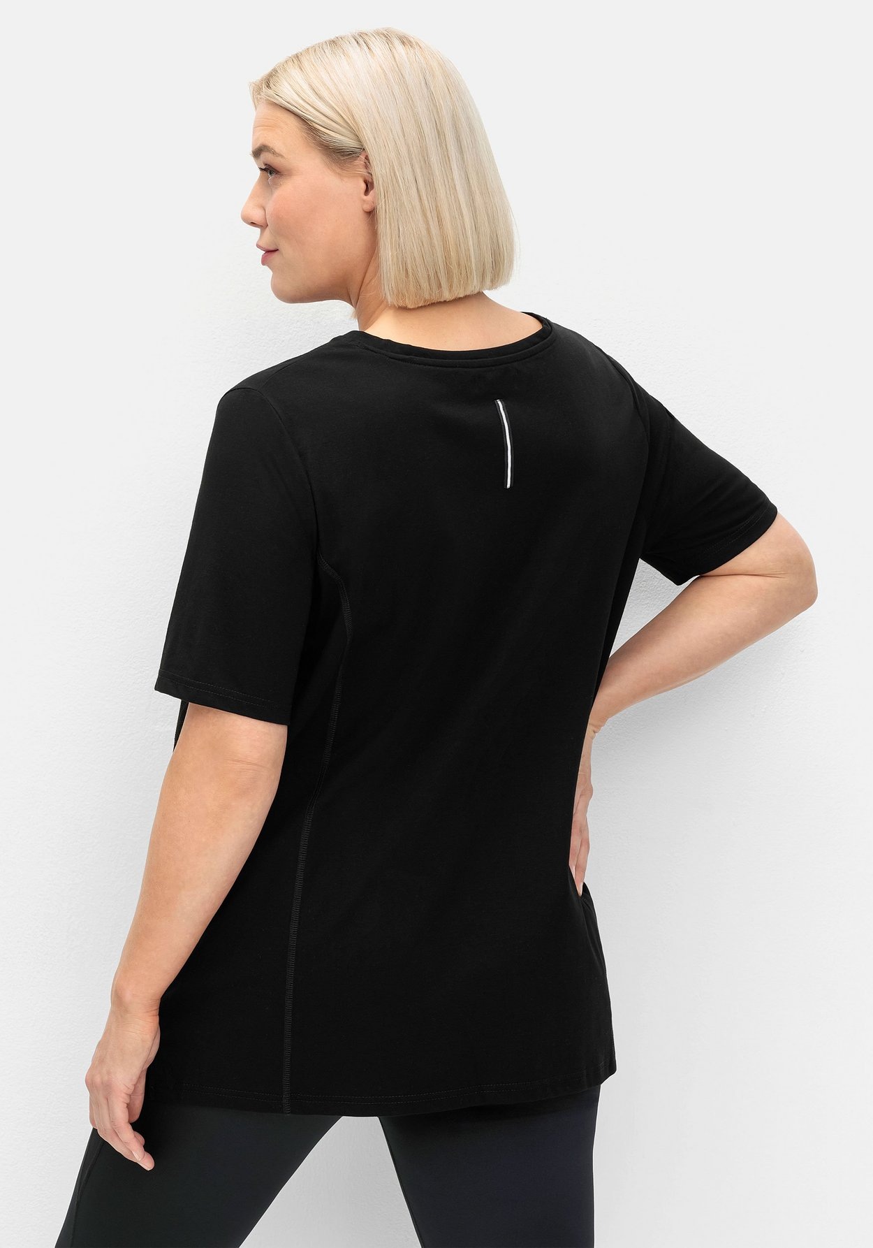 Sheego Funktionsshirt »Sportshirt atmungsaktive Qualität, mit Mesh-Einsätzen«