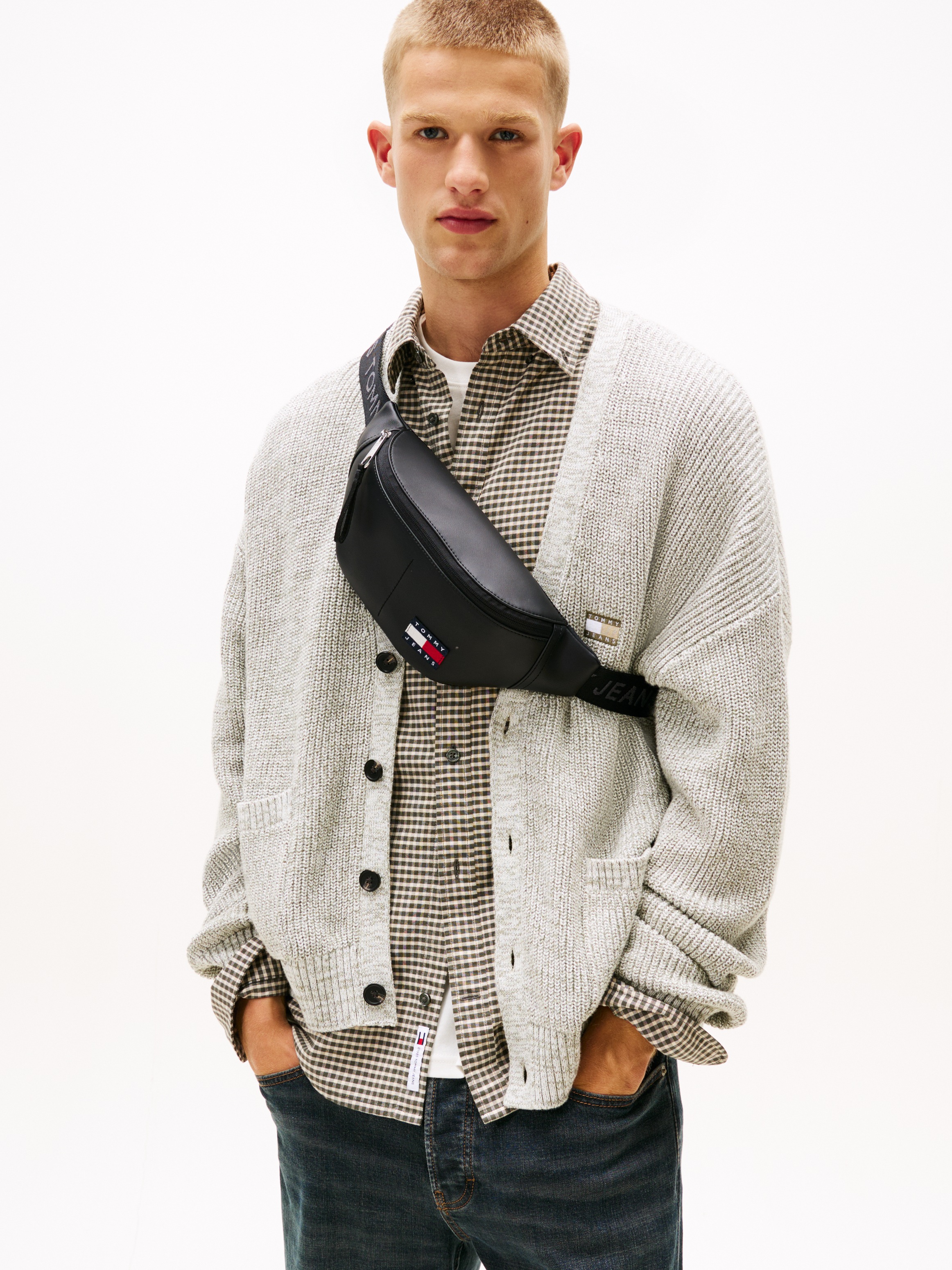 Tommy Jeans Gürteltasche »TJM ESS DAILY PU BUMBAG« , Men Crossoverbag, Minibag mit Flaggen-Aufnäher