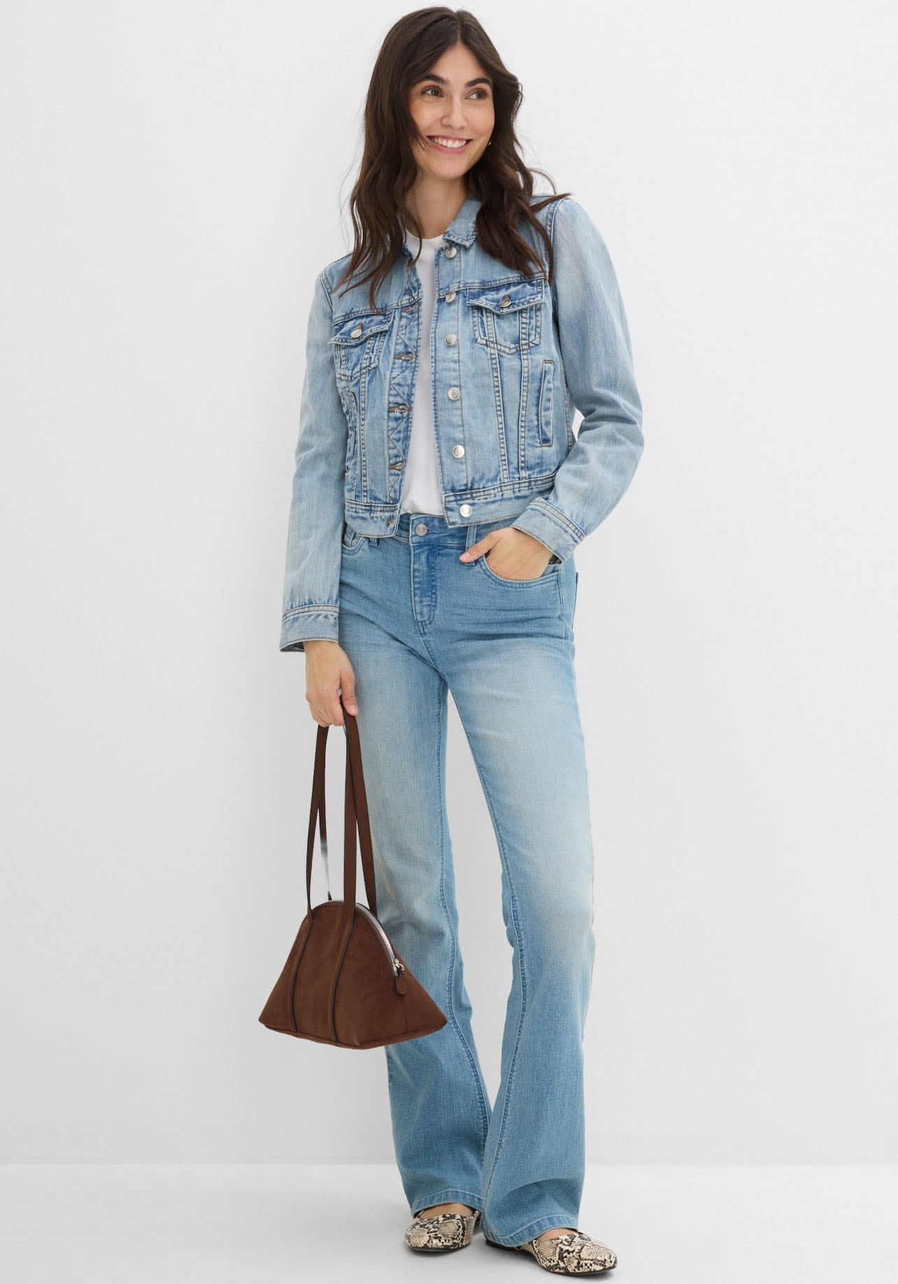 bonprix Jeansjacke casual Stil, aus Baumwoll-Denim, schmale Passform, coole Waschung