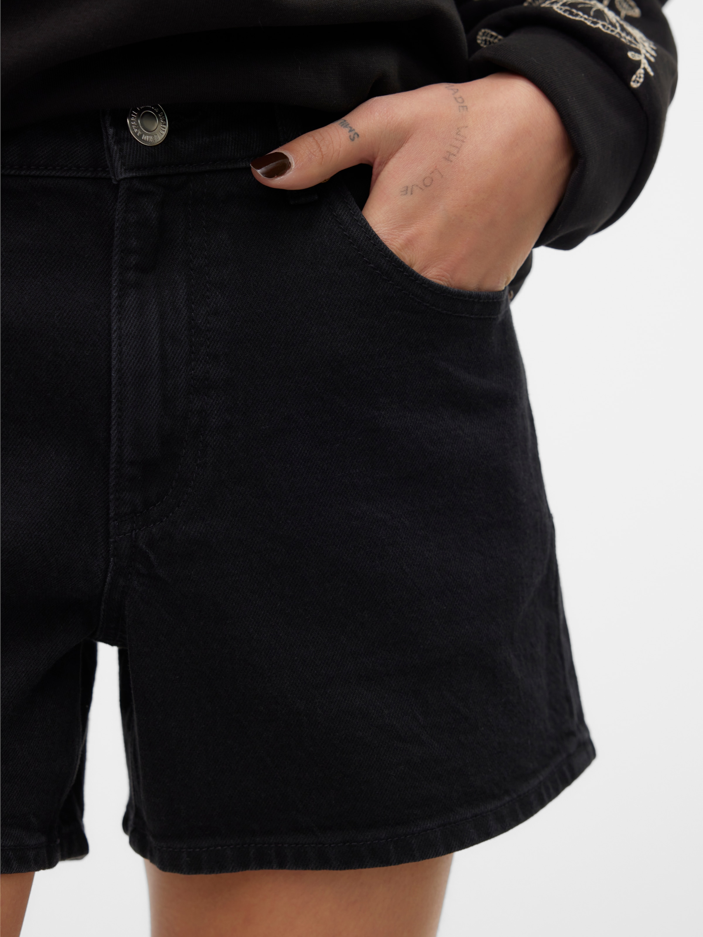 Vero Moda Jeansshorts »VMTESS MR SHORT DNM SHORTS MIX GA NOOS«, bequeme Form mit Stretchanteil