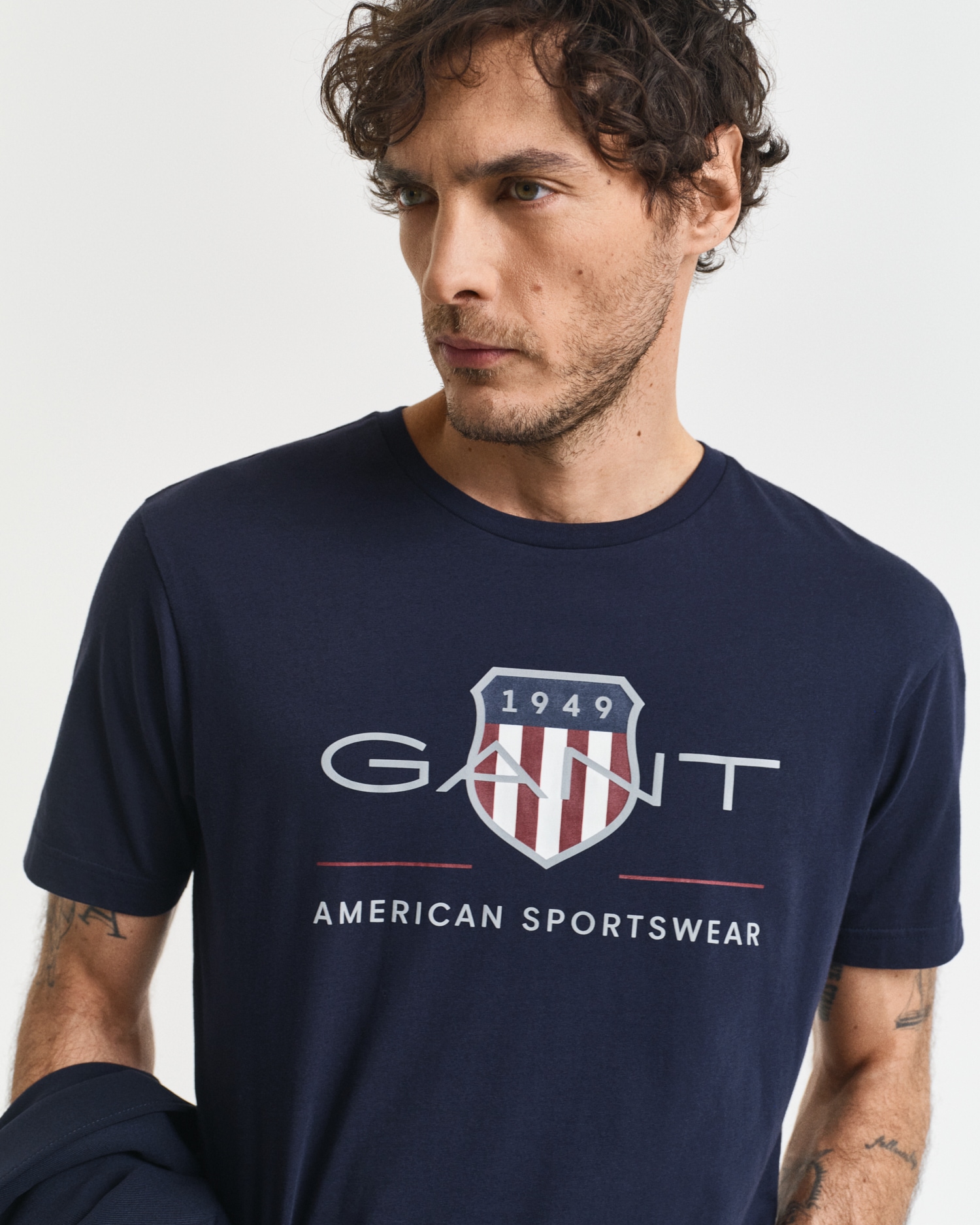 Gant T-Shirt »REG ARCHIVE SHIELD SS T-SHIRT« mit Logodruck auf der Brust