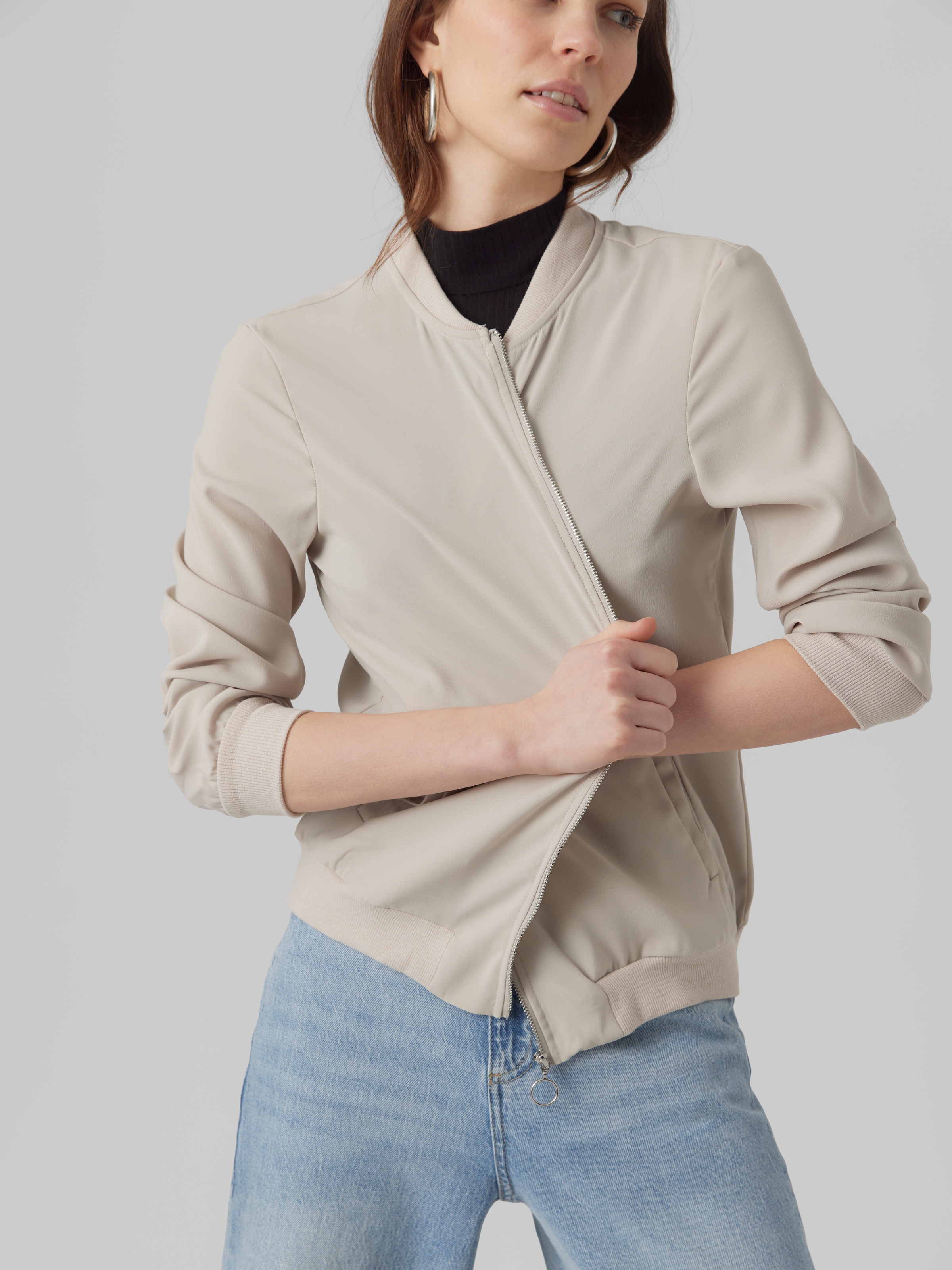 Vero Moda Bomberjacke »VMCOCO L/S BOMBER NOOS«, in modisch kurzer Form