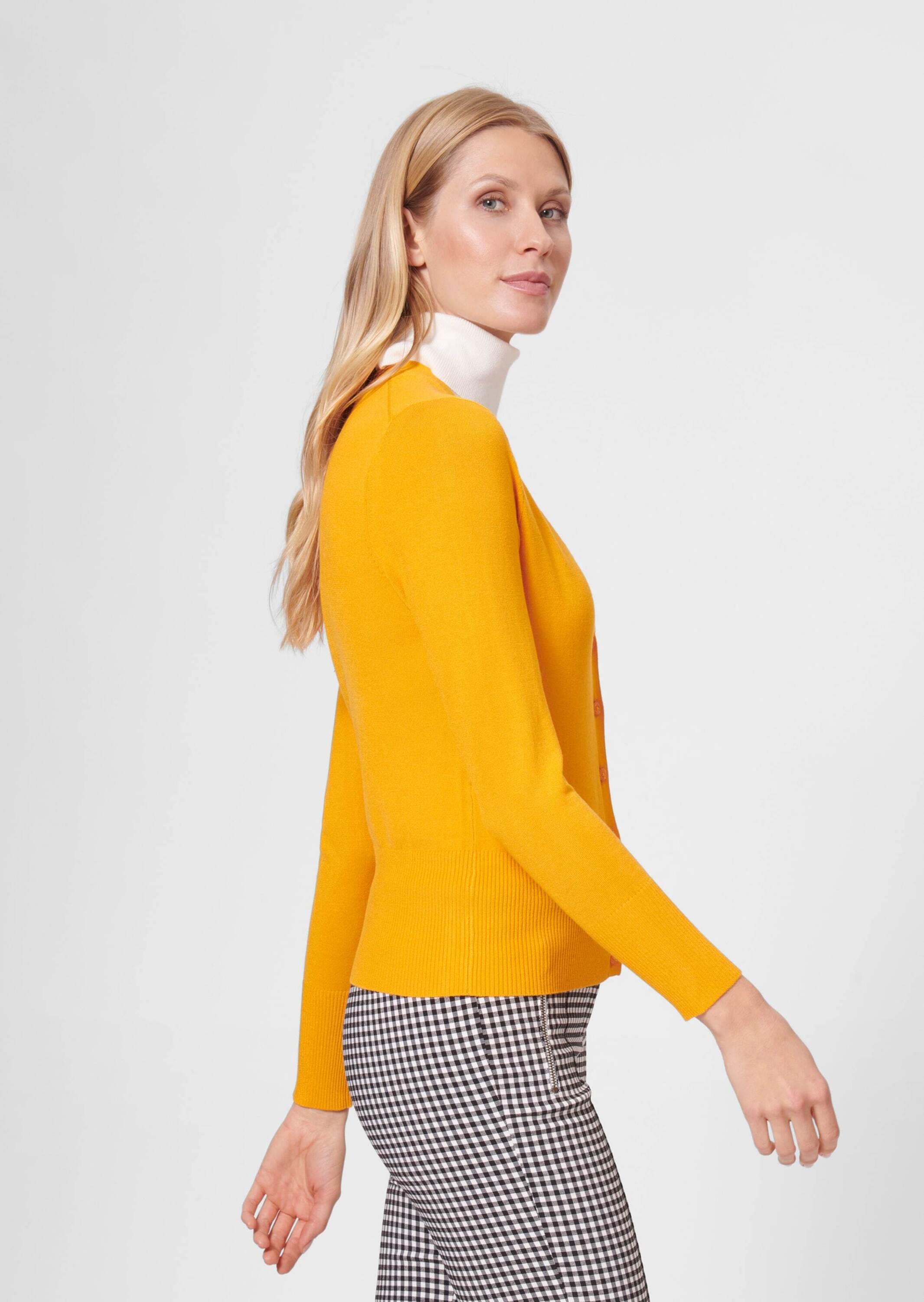 MADELEINE Strickjacke »Strickjacke Eleganter Viskose-Cardigan mit Knopfleiste« Hochwertige Blendenverarbeitung