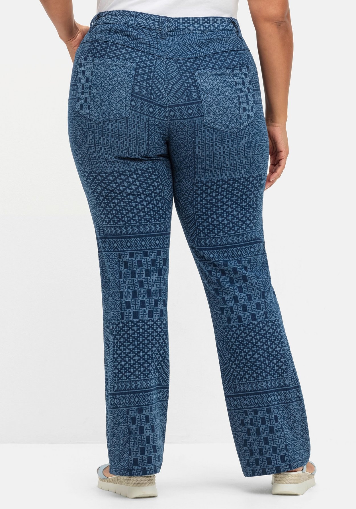 Sheego Bootcut-Jeans »Bootcut-Jeans mit Lasercut-Allovermuster«