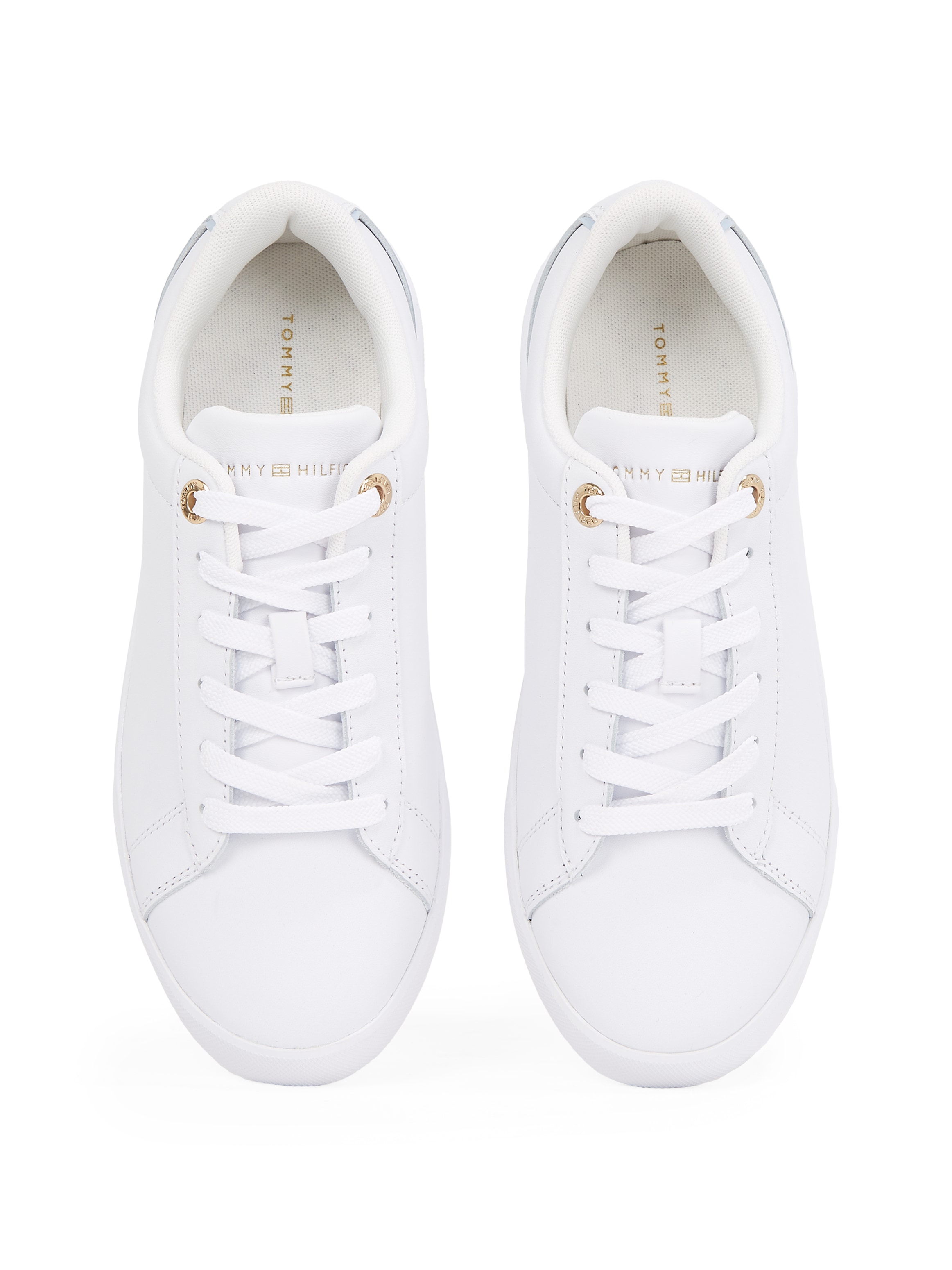 Tommy Hilfiger Plateausneaker »CHIC COURT SNEAKER«, Freizeitschuh, Halbschuh, Schnürschuh, goldfarbenes Schmuckelement