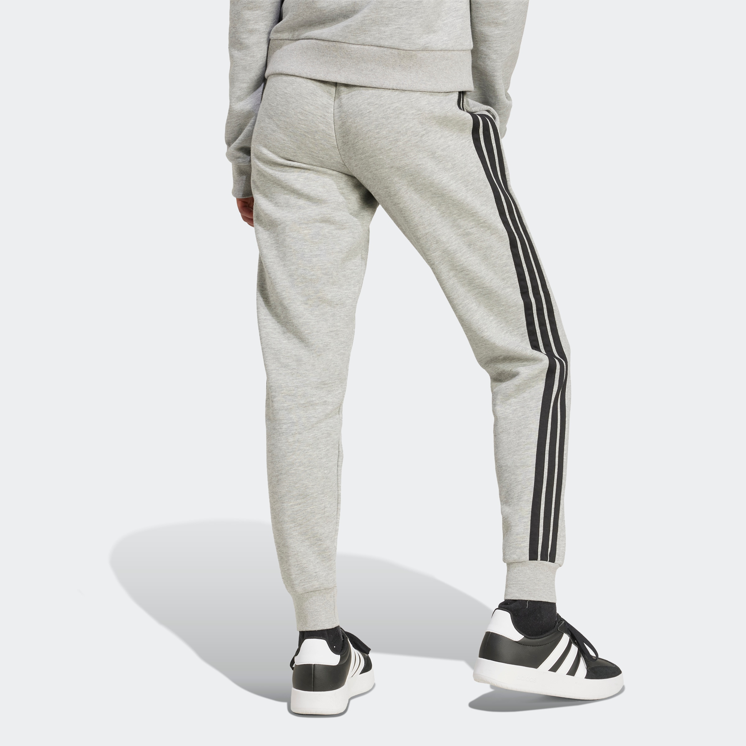 adidas Sportswear Sporthose »ESSENTIALS 3-STREIFEN FLEECE-, SCHMAL GESCHNITTEN«  schmal geschnitten, für vielseitige Aktivitäten, aus Baumwollmix