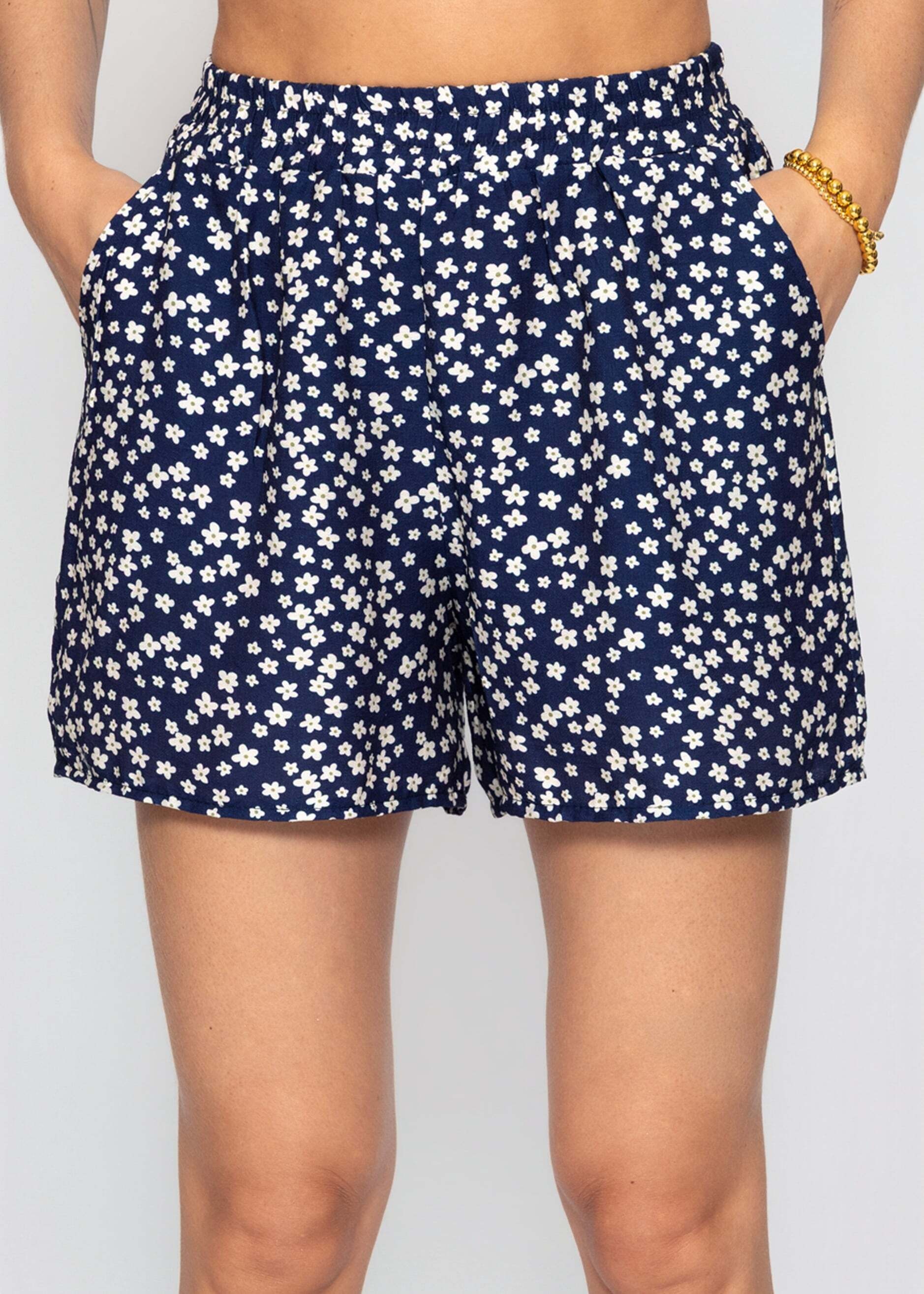 SASSYCLASSY Shorts »Shorts mit floralem Druck«  Lockere Viskoseshorts mit elastischem Bund und seitlichen Taschen