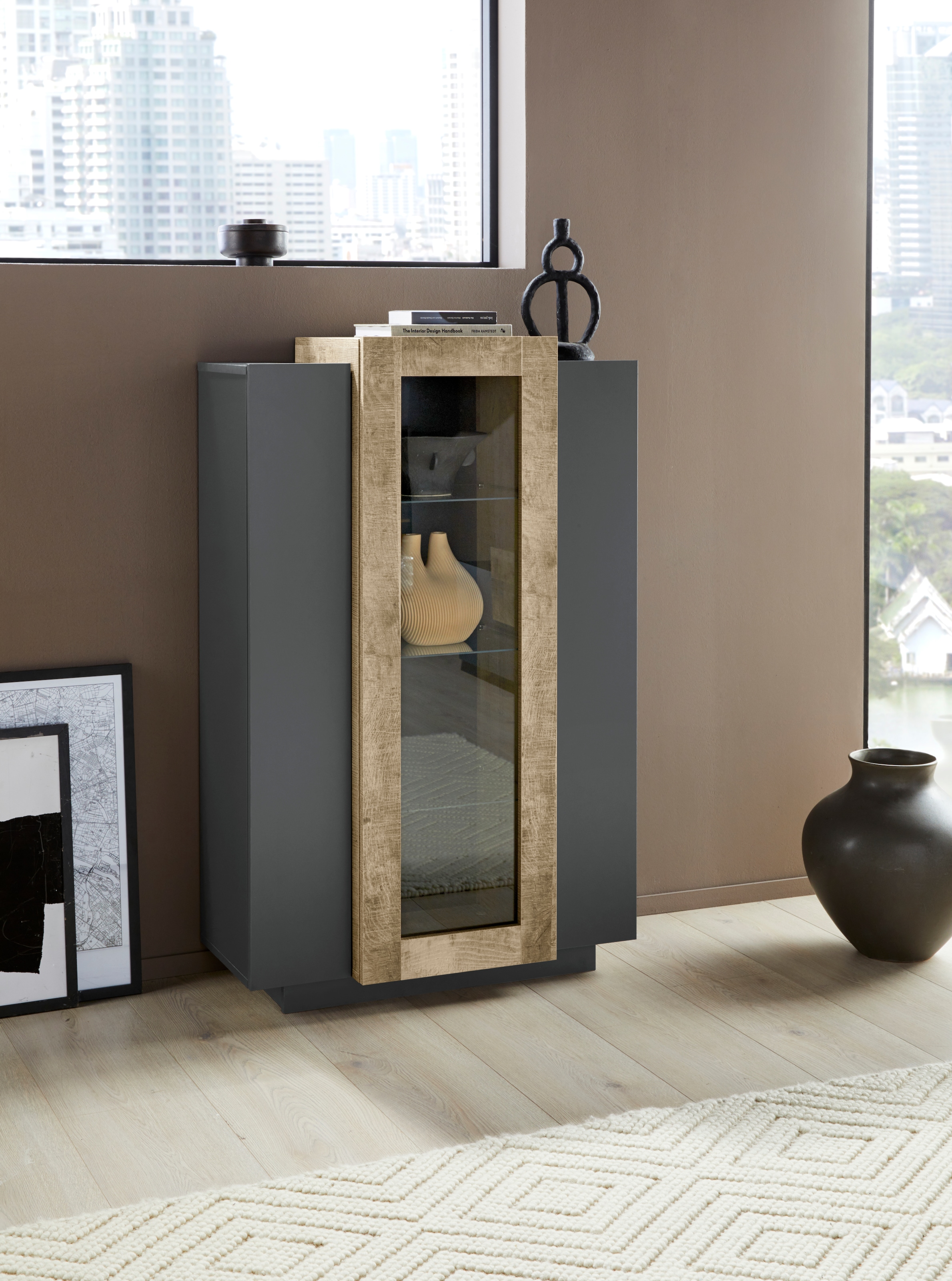 INOSIGN Vitrine »Coro, Vitrine, Glasvitrine, Vitrinenschrank, Stauraumvitrine«, 3 Türen davon 1 Glastür, 9 Fächer, Doppeltiefe, Höhe 120,5cm