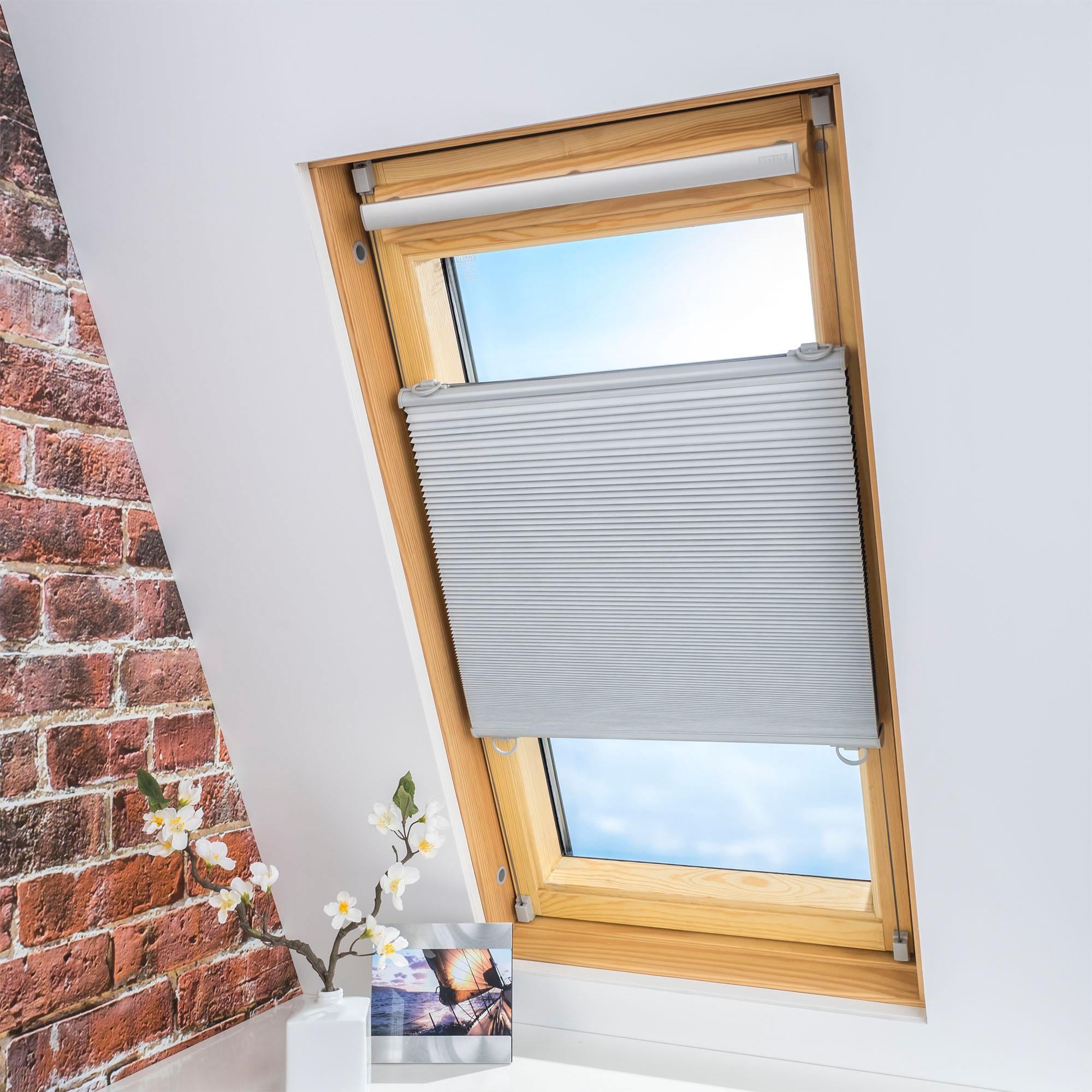 Liedeco Dachfensterplissee »Universal Dachfenster-Plissee«, verdunkelnd, energiesparend, ohne Bohren, verspannt, Fixmaß