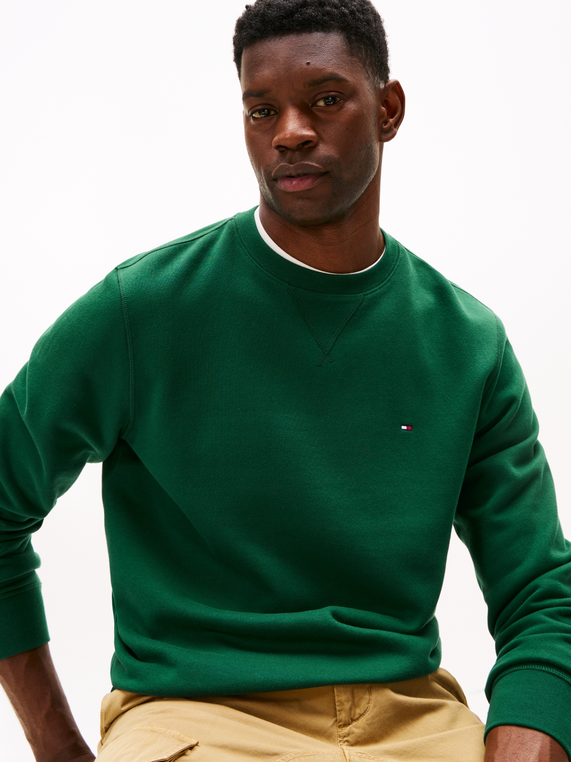 Tommy Hilfiger Sweatshirt »ESS SEASONAL FLEECE CREWNECK«, mit Logostickerei