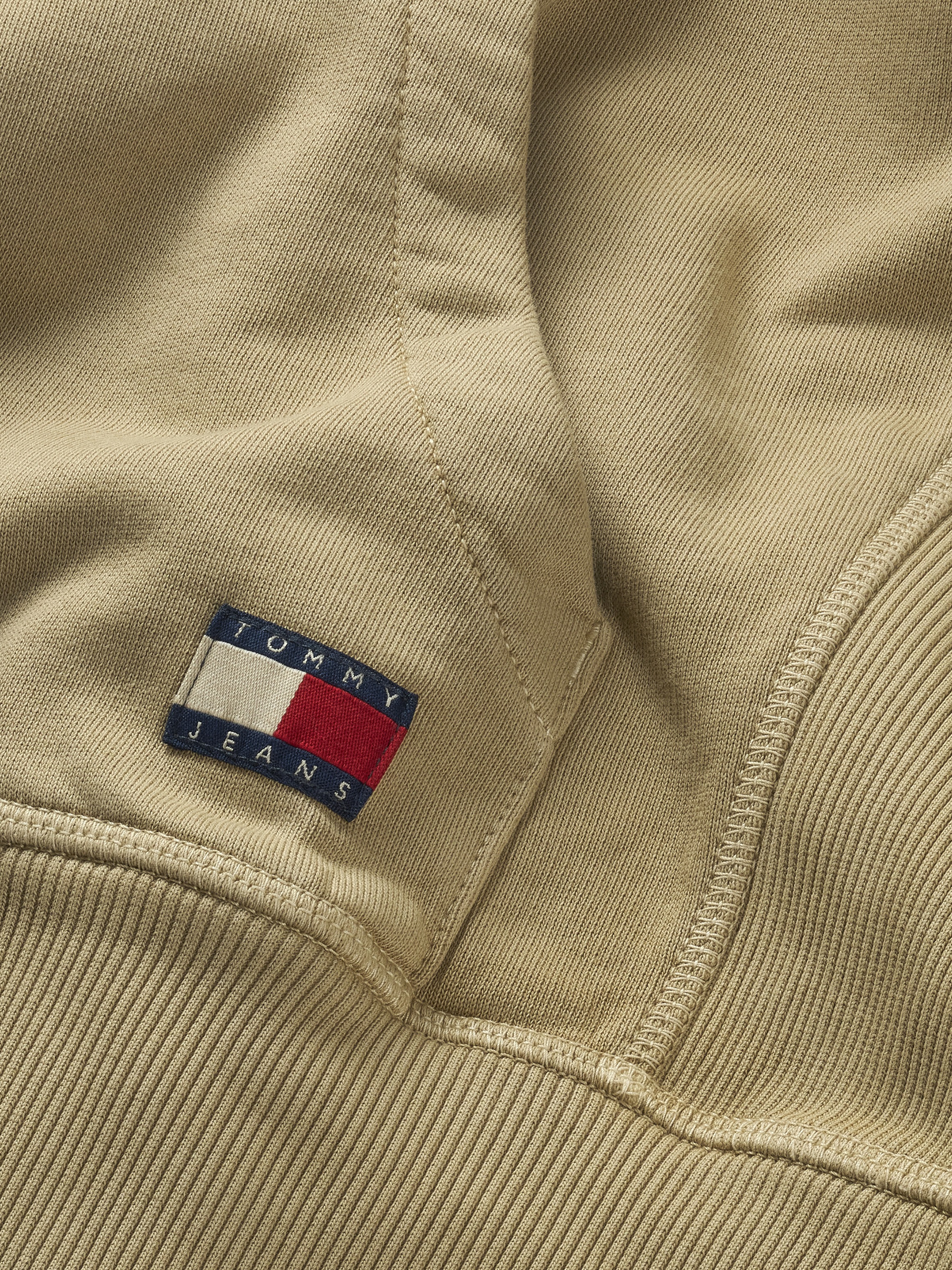 Tommy Jeans Hoodie »TJM RLX TJ LABEL HOODIE«, mit großer Logostickerei