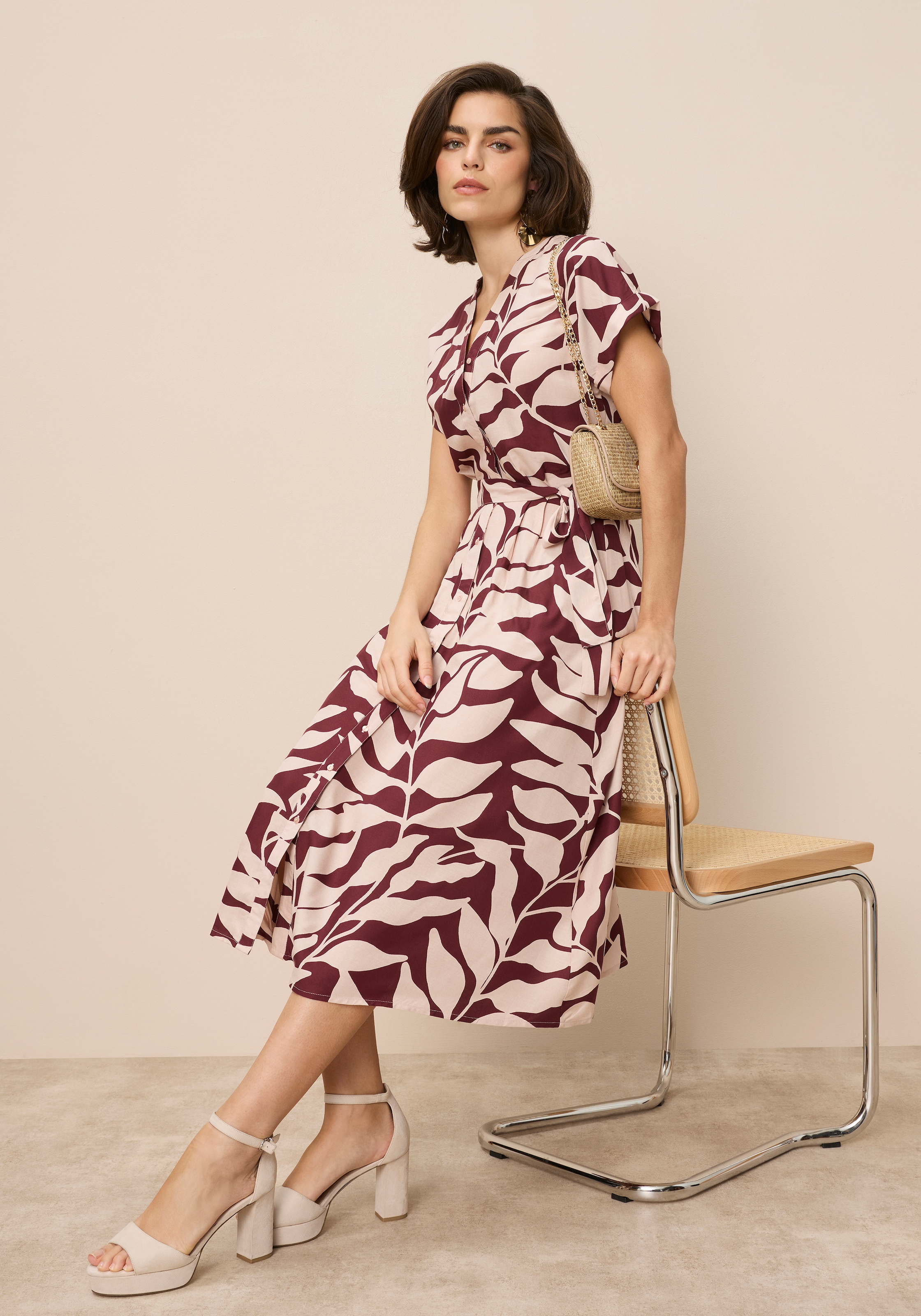 Tamaris Hemdblusenkleid Set, mit Bindegürtel, 2 tlg. tlg. aus Viskose, für Frühling und Sommer, gemustert, Mitte-Wade-Länge