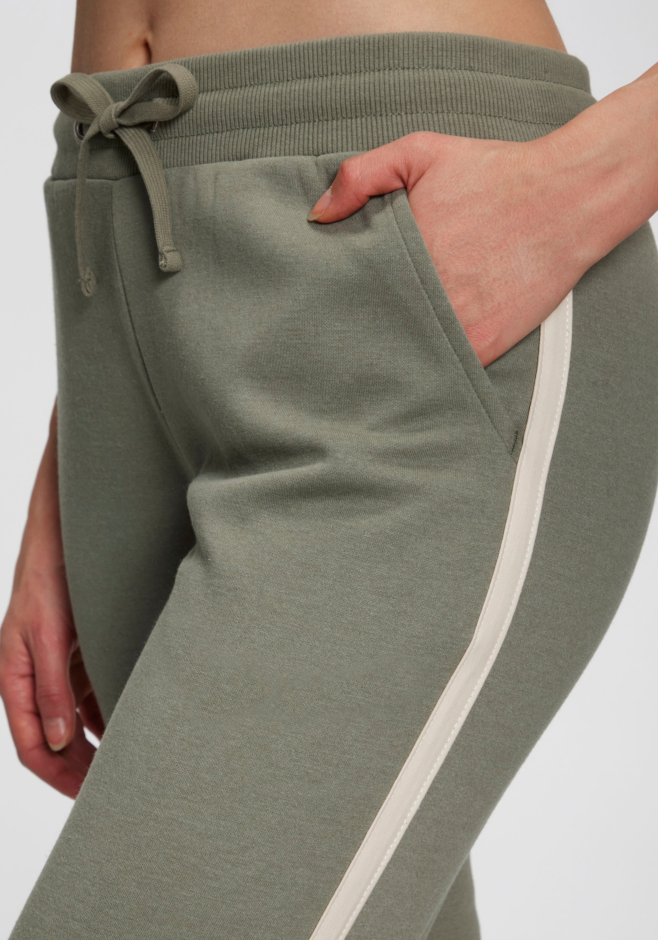 H.I.S Jogginghose, mit sportiven Seitenstreifen