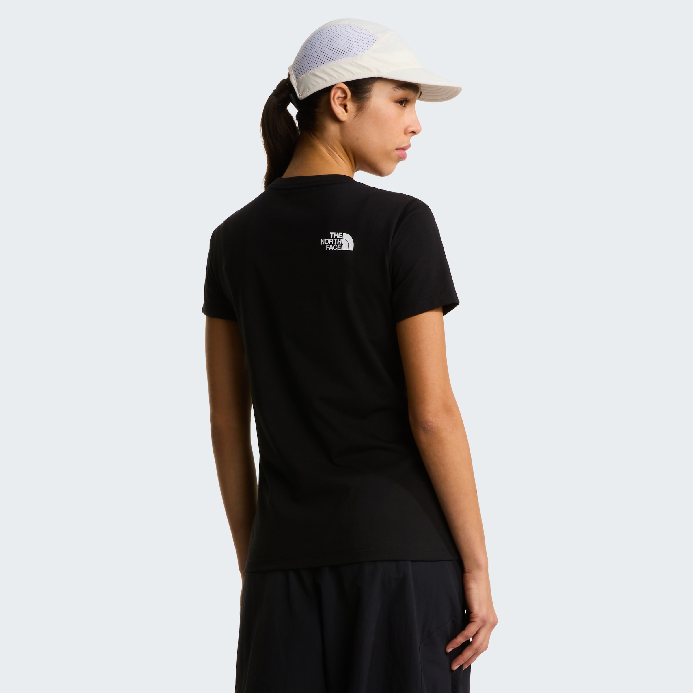 The North Face T-Shirt »W EVOLUTION HALF DOME SLIM SHORT SLEEVE TEE« schmaler Schnitt, kurze Ärmel, atmungsaktives Material