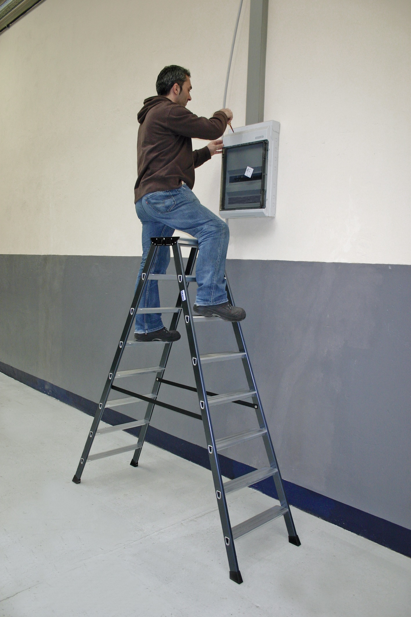 KRAUSE Doppelleiter »SePro D«, Alu eloxiert, 2x8 Stufen, Arbeitshöe ca. 327 cm