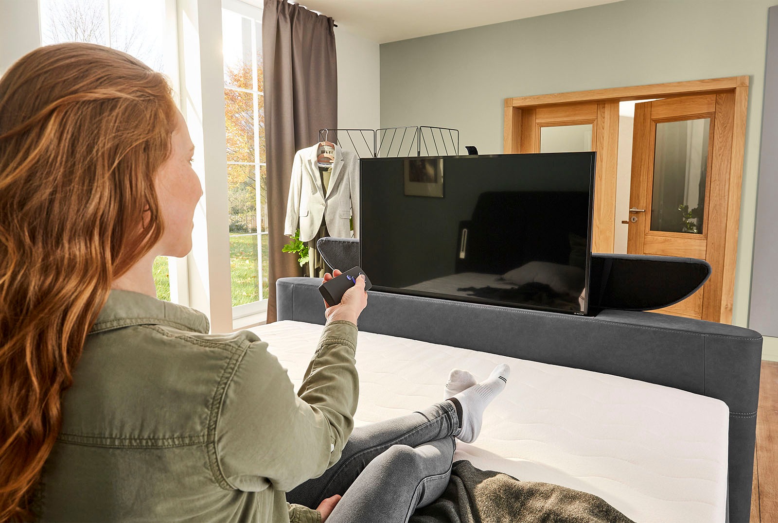 Jockenhöfer Gruppe Boxspringbett »Movie Star«, mit versenkbarem TV-Lift, Fernbedienung, LED-Licht, USB-Ladestation und verstellbaren Kopfstützen