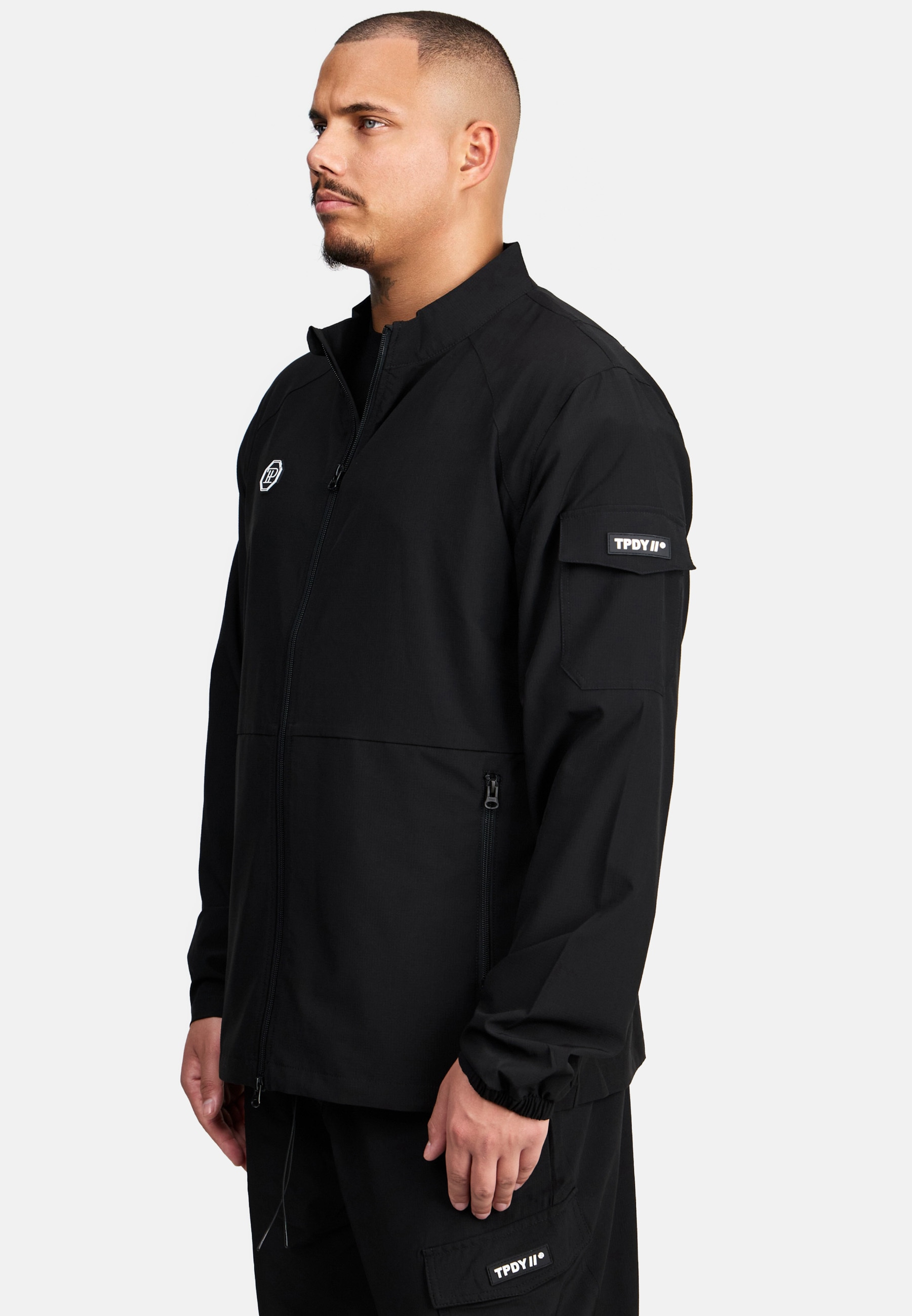 trueprodigy Sommerjacke »Henry Eingrifftaschen mit Reißverschluss und badge« ohne Kapuze