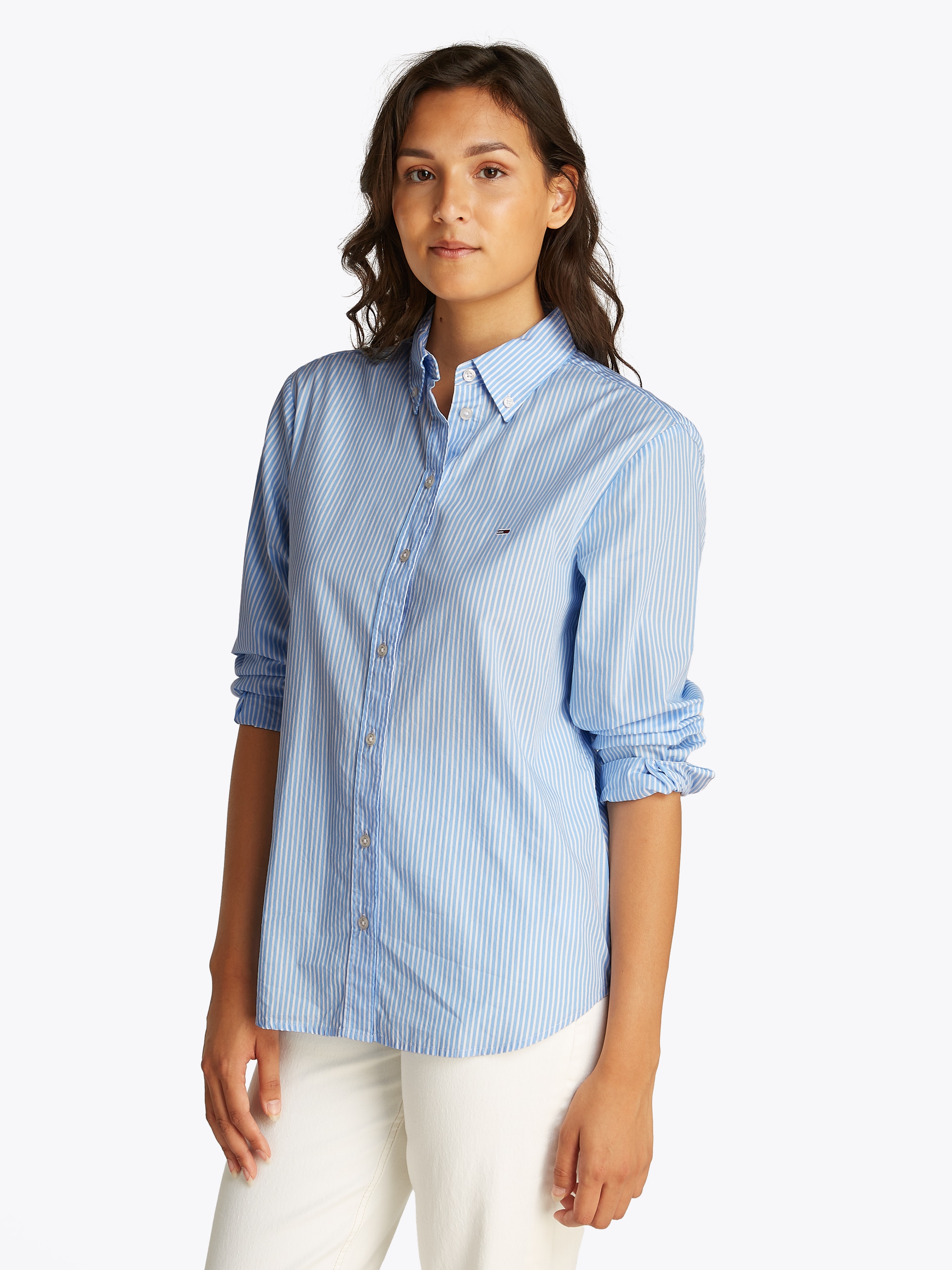 TOMMY JEANS Hemdbluse »TJW REG PINSTRIPE POPLIN SHIRT«, mit Nadelstreifen, Logostickerei