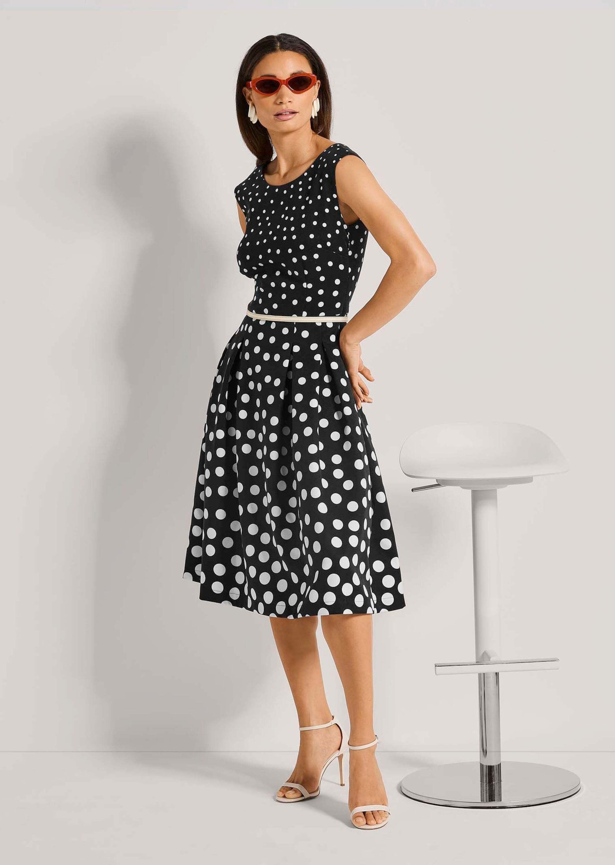 MADELEINE Sommerkleid »Kleid Kurzarm Tupfenkleid in Midilänge«