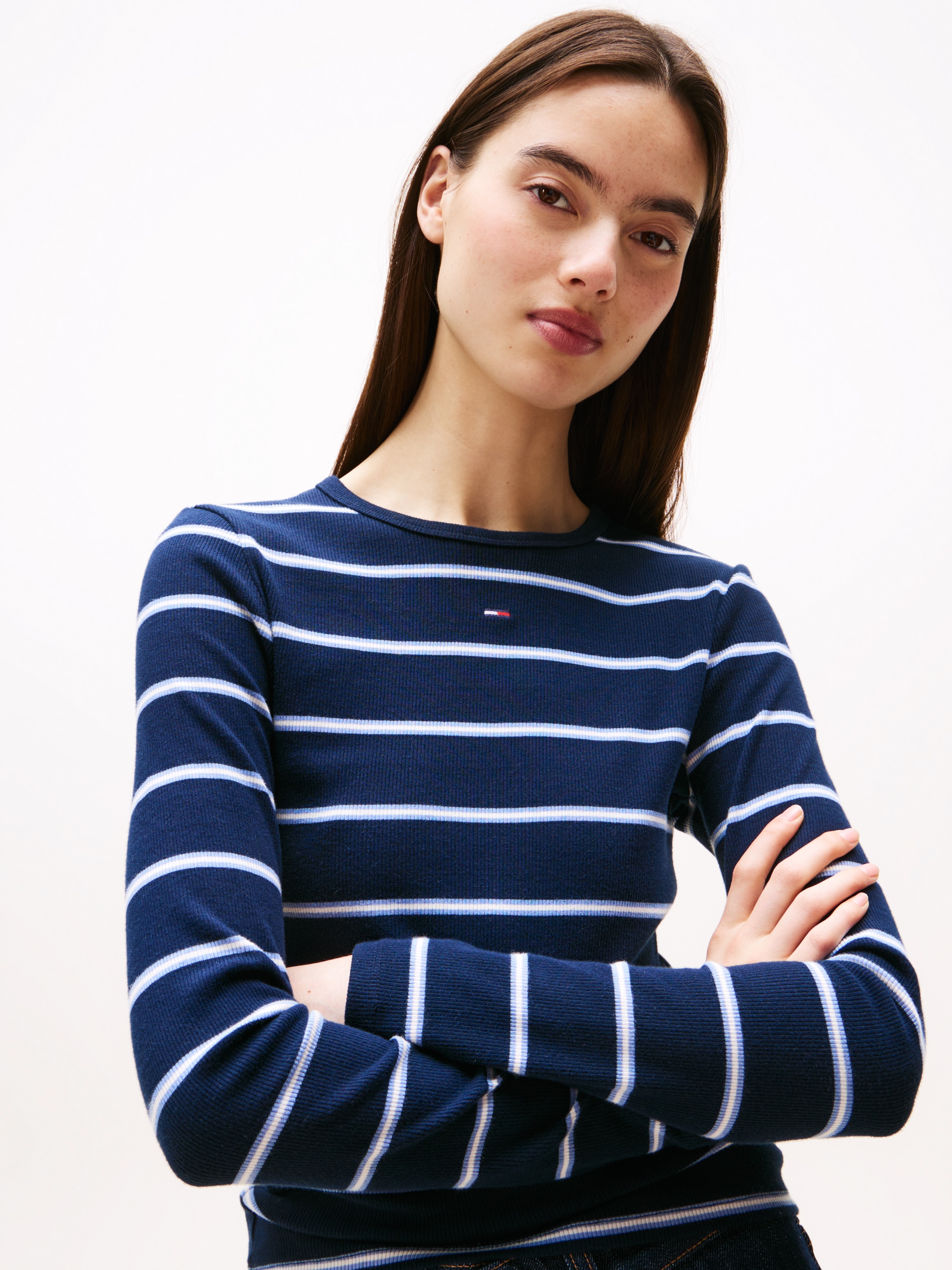 Tommy Jeans Langarmshirt »TJW SLIM ESSENTIAL RIB LS«, mit Logostickerei