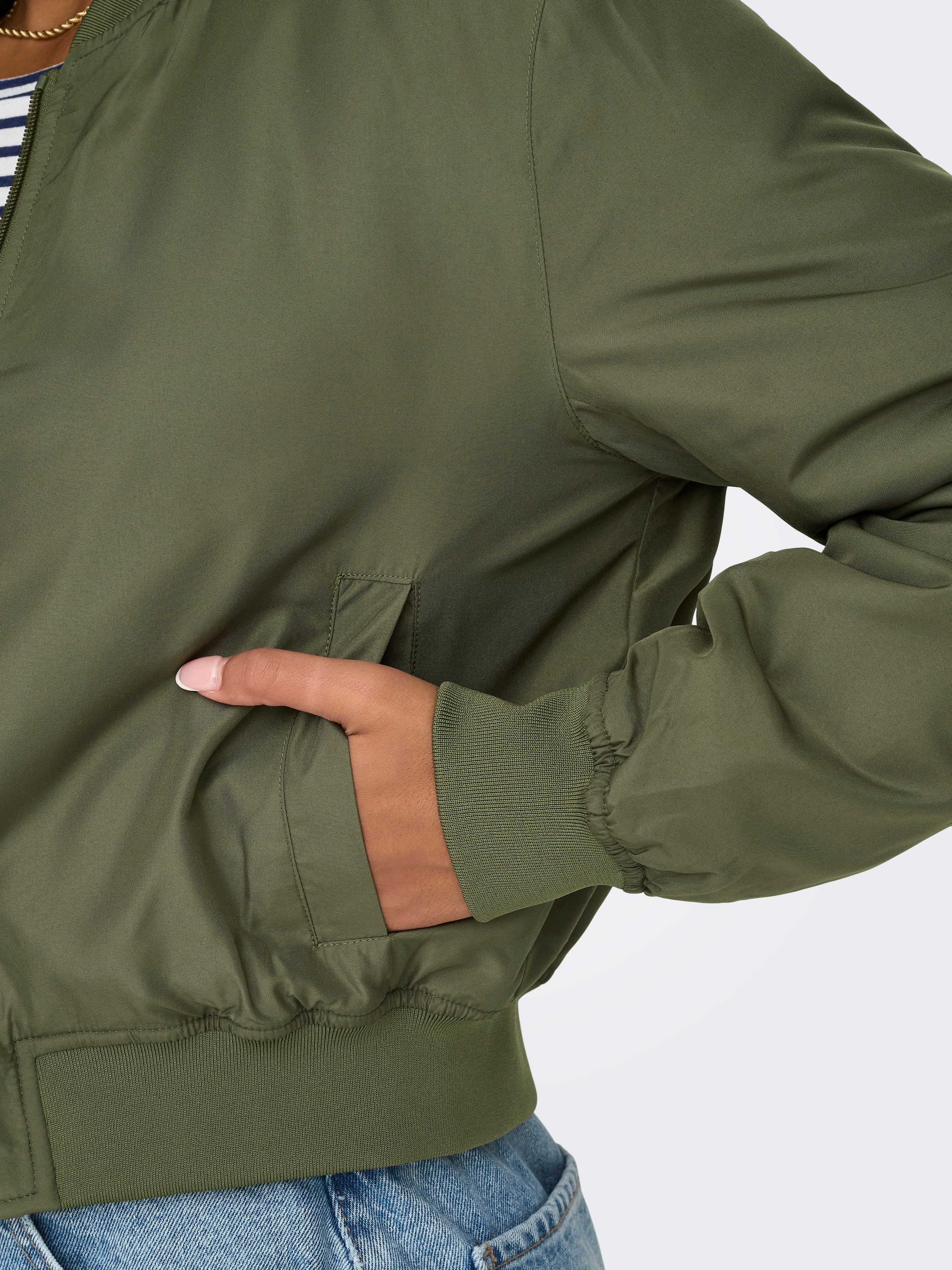 ONLY Bomberjacke »ONLALMA BOMBER OTW NOOS« mit Seitentaschen