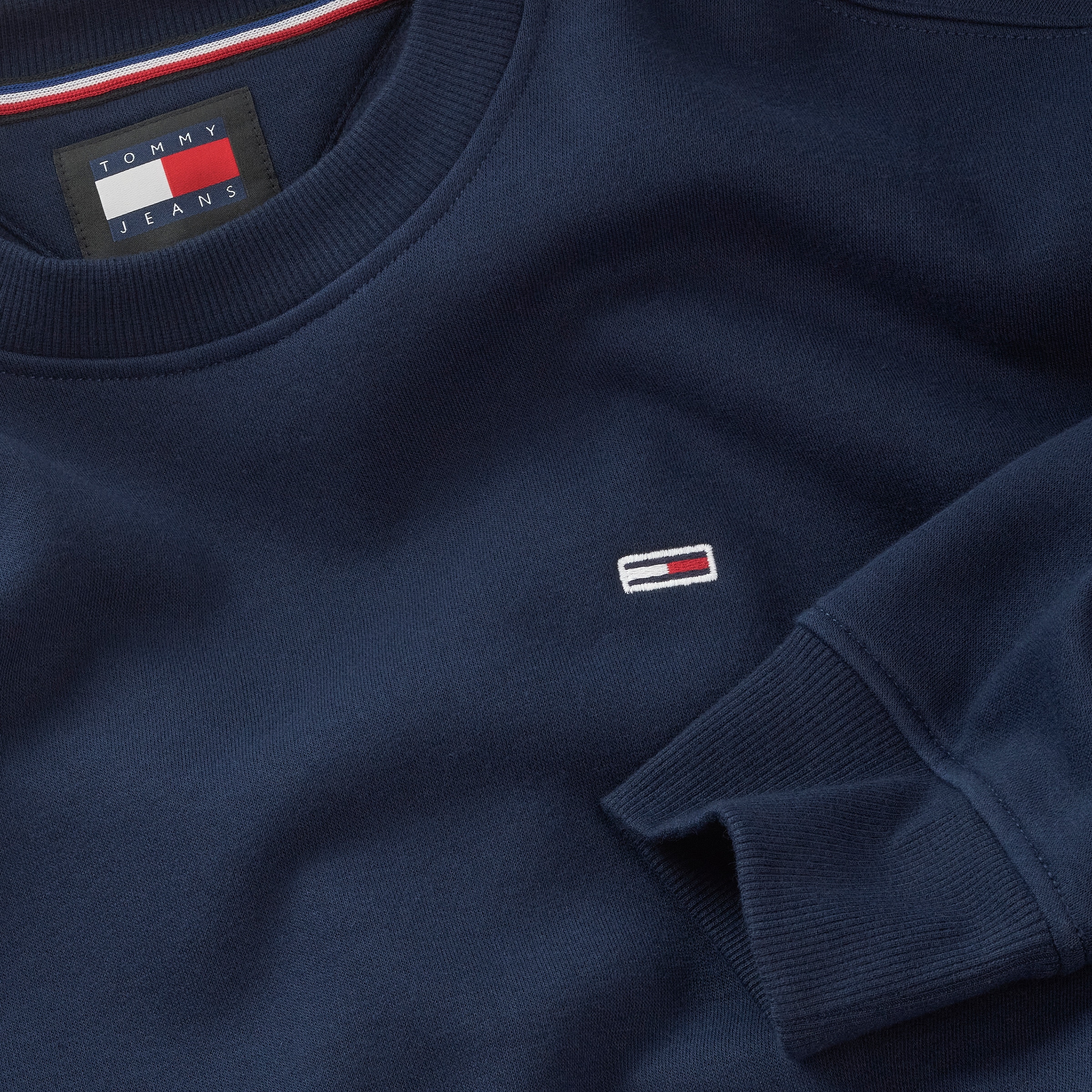 Tommy Jeans Sweatshirt »TJM REG S FLAG CREW«, Mit besticktem Markenlogo auf Brusthöhe