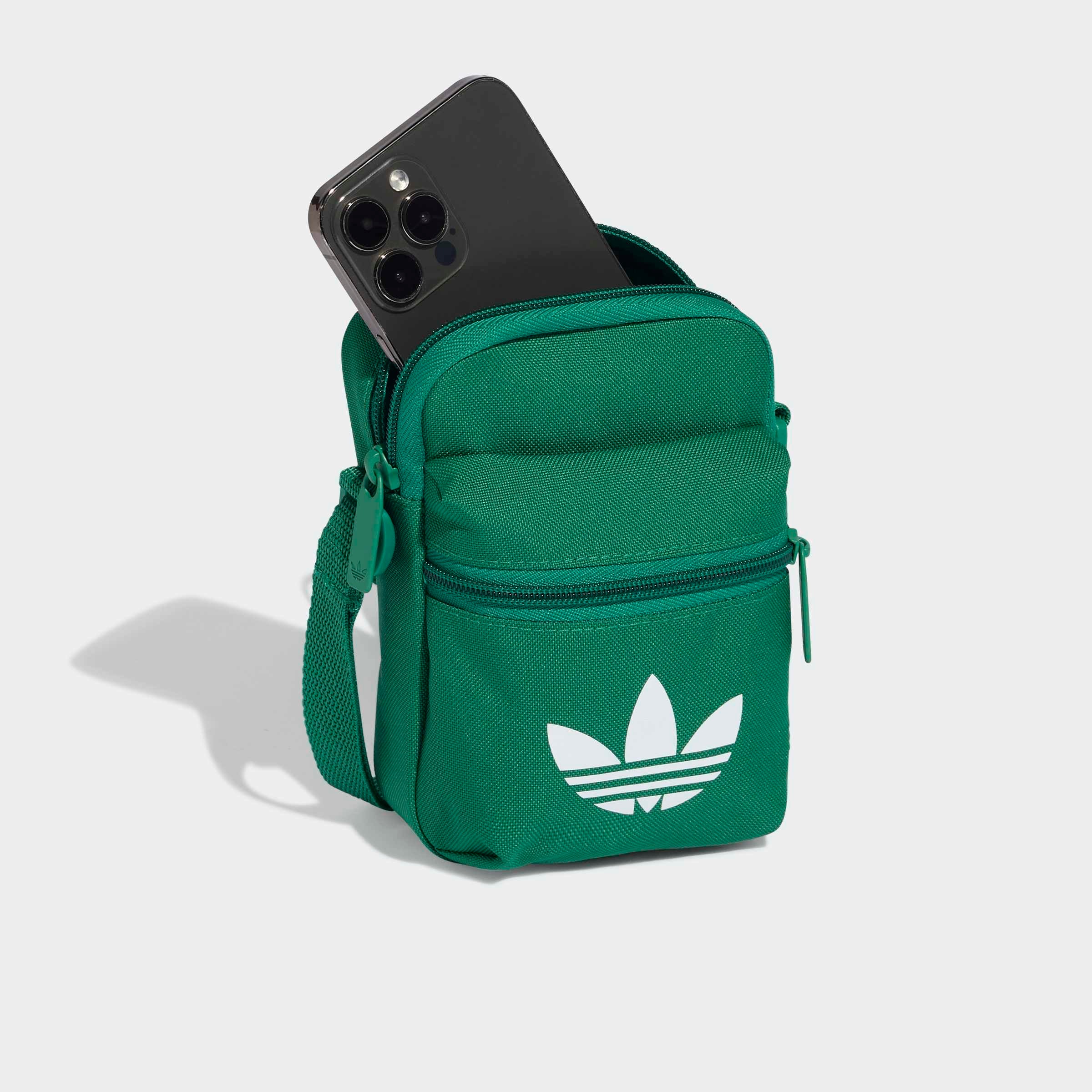 adidas Originals Sporttasche »ADICOLOR CLASSIC FESTIVAL« aus Polyester, kompakte Größe