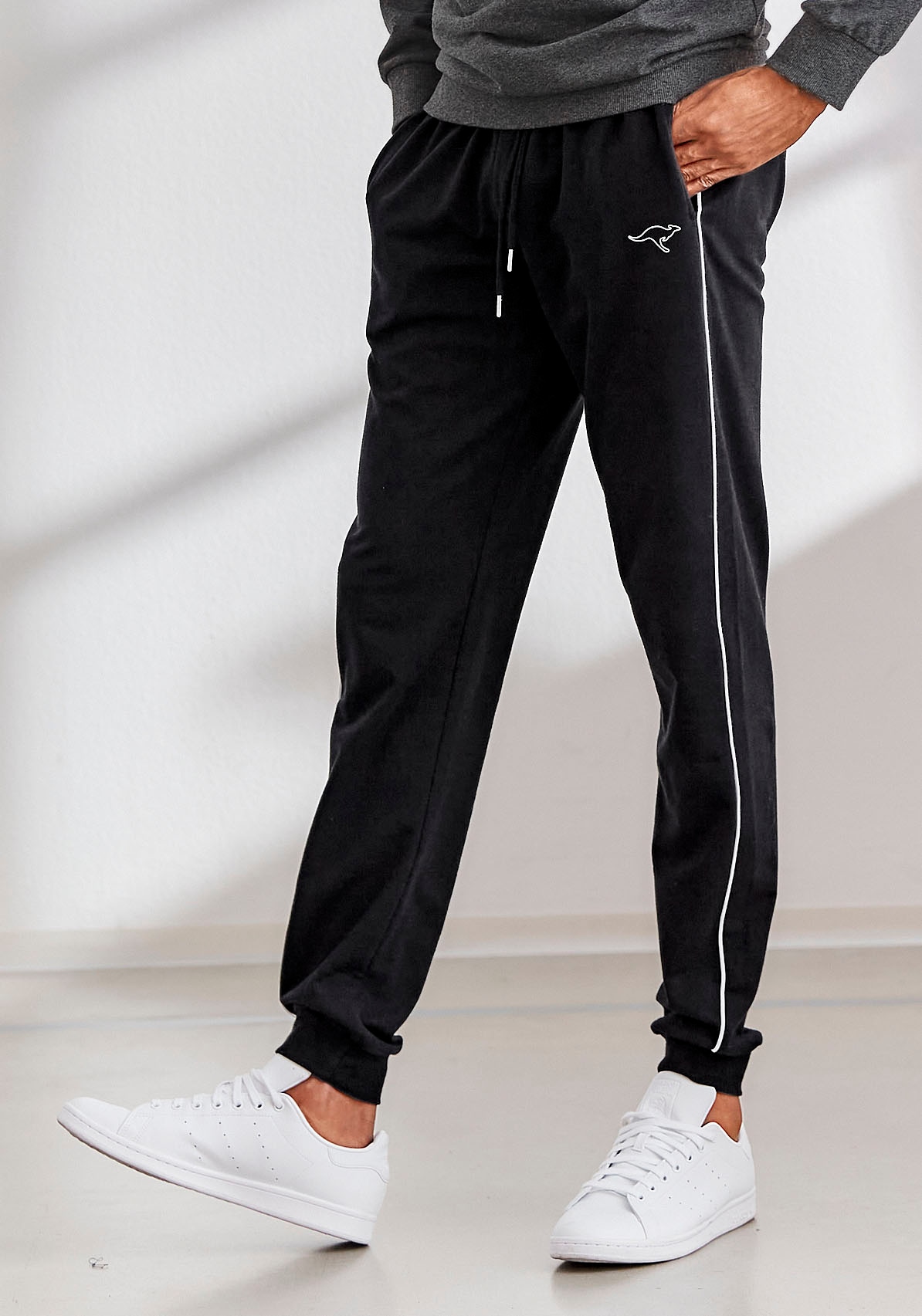 KangaROOS Sweathose, Jogginghose mit kleinem Logodruck