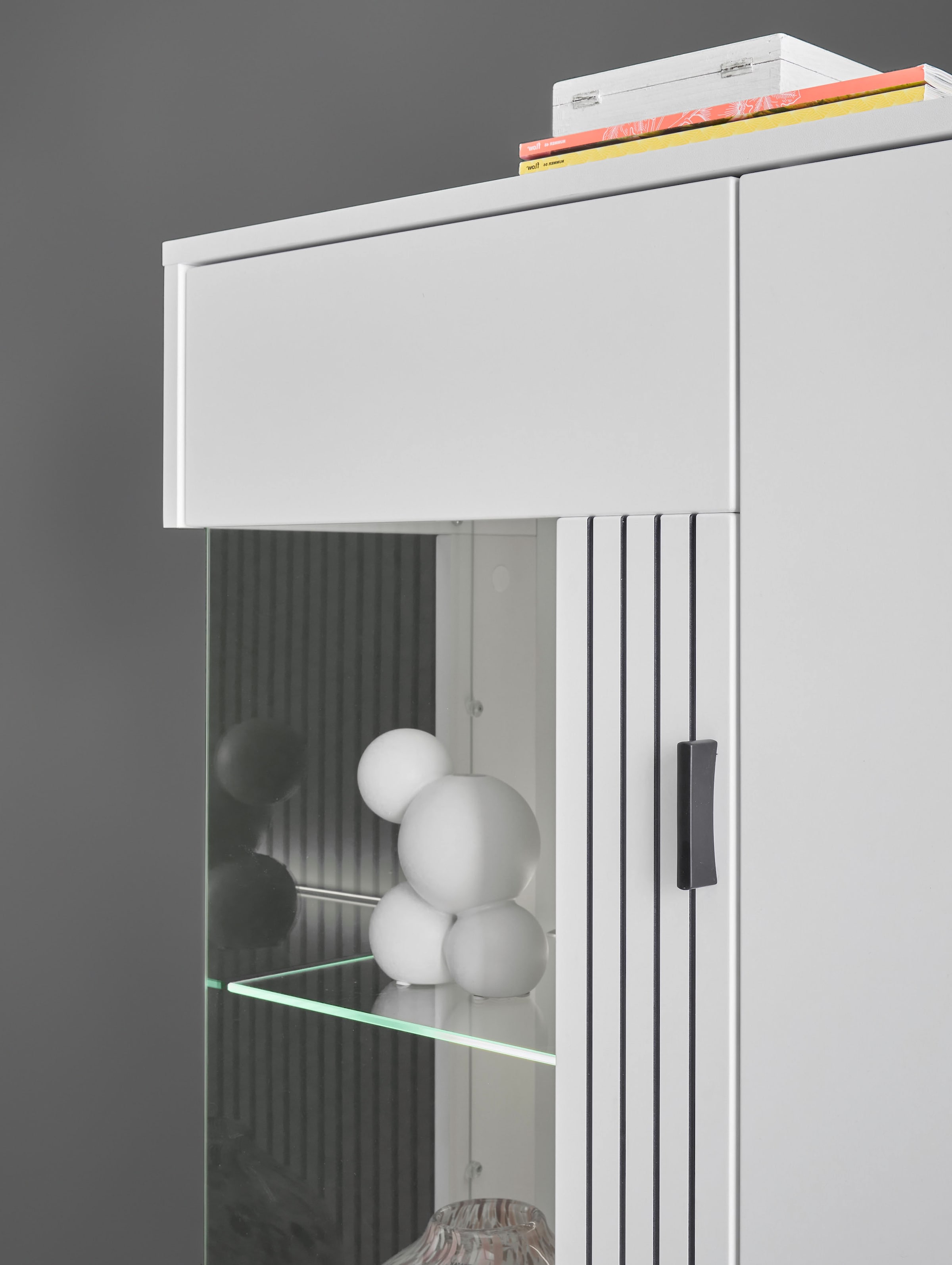 INOSIGN Wohnwand »HUDSON«, (Set, 4 St.), mit moderner Rillenoptik, Griffe aus Metall (Schwarz), Breite 320 cm