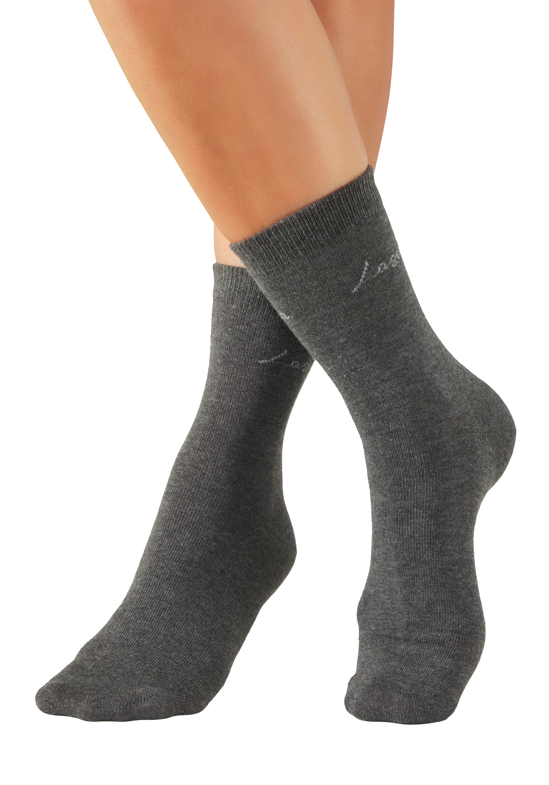LASCANA Basicsocken »für Damen mit eingestricktem Markenlogo« Box, 7 Stk. tlg. in ansprechender Geschenkbox