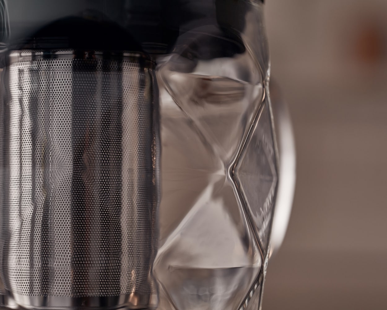 RESTO Kitchenware Teekanne »Ain, hitzebeständige Glaskanne im 3D Design, Höhe 12 cm« 1 l 4 Stk. tlg. mit herausnehmbarem Filtersieb aus Edelstahl, im Geschenkkarton