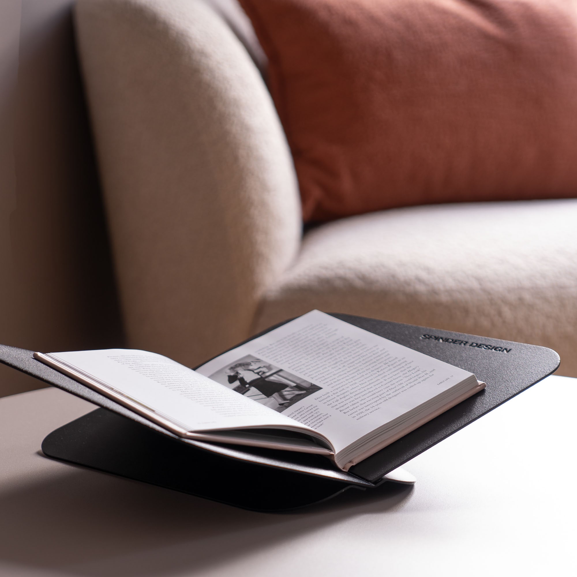 Spinder Design Buchstütze »ATALANTA« Moderner Buchständer aus pulverbeschichtetem Stahl