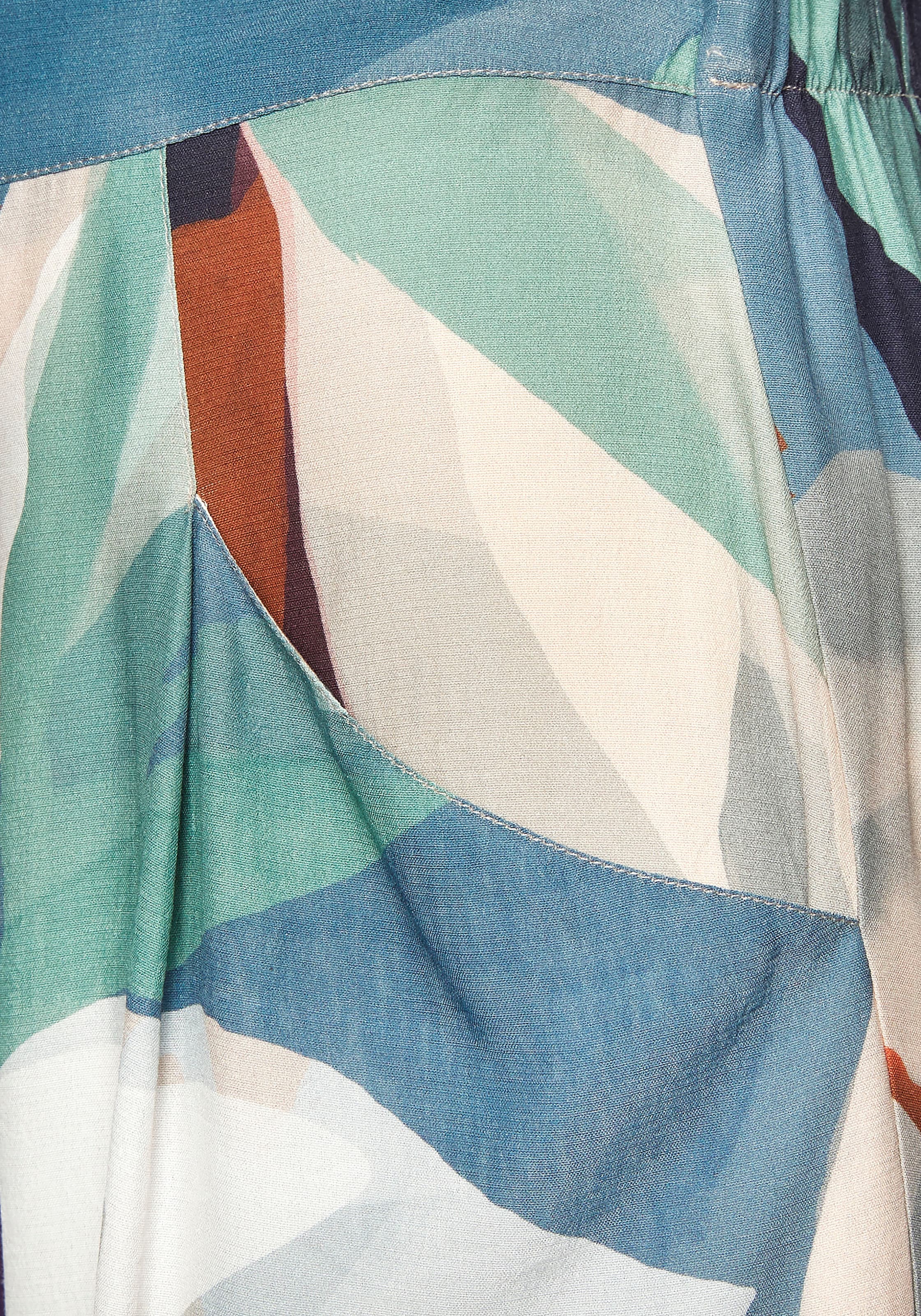 LASCANA Shorts, mit praktischen Eingrifftaschen vorne, kurze Hose mit Alloverprint