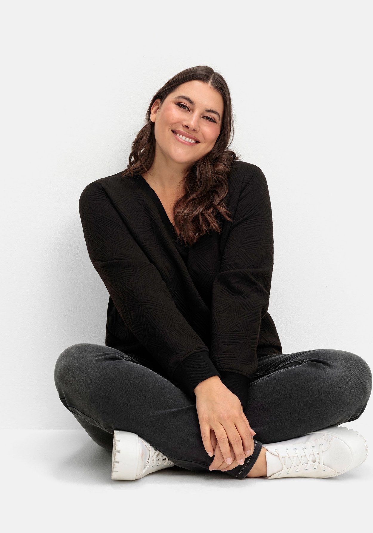 Sheego Sweatshirt »Sweatshirt mit Steppmuster und V-Ausschnitt«, mit Steppmuster und V-Ausschnitt