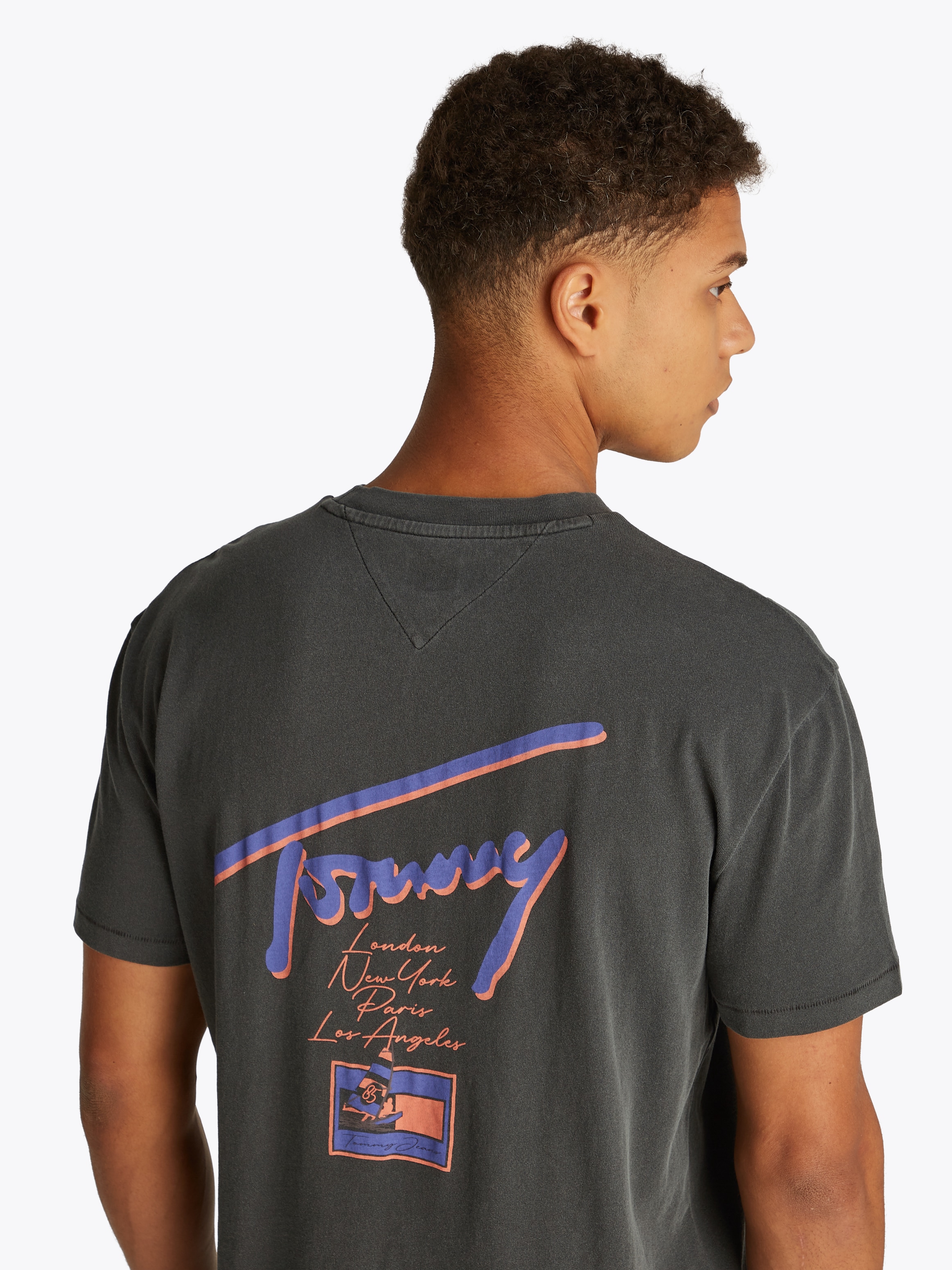 Tommy Jeans T-Shirt »TJM RLX FADED GRAPHIC TEE EXT«, mit großem Rückendruck
