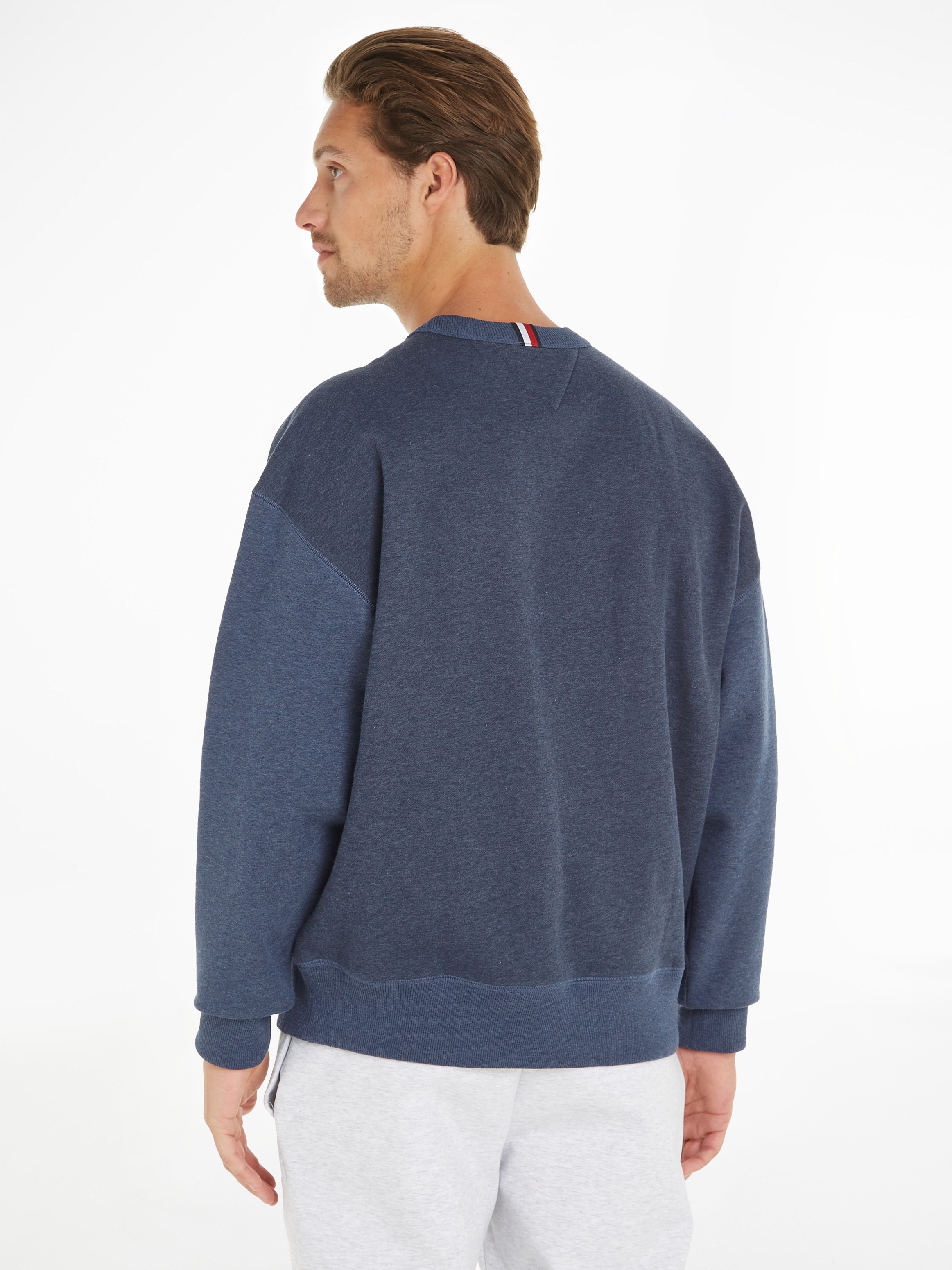 Tommy Hilfiger Sweatshirt »SMALL CREST CREWNECK«, mit Logo-Stickerei auf der Brust