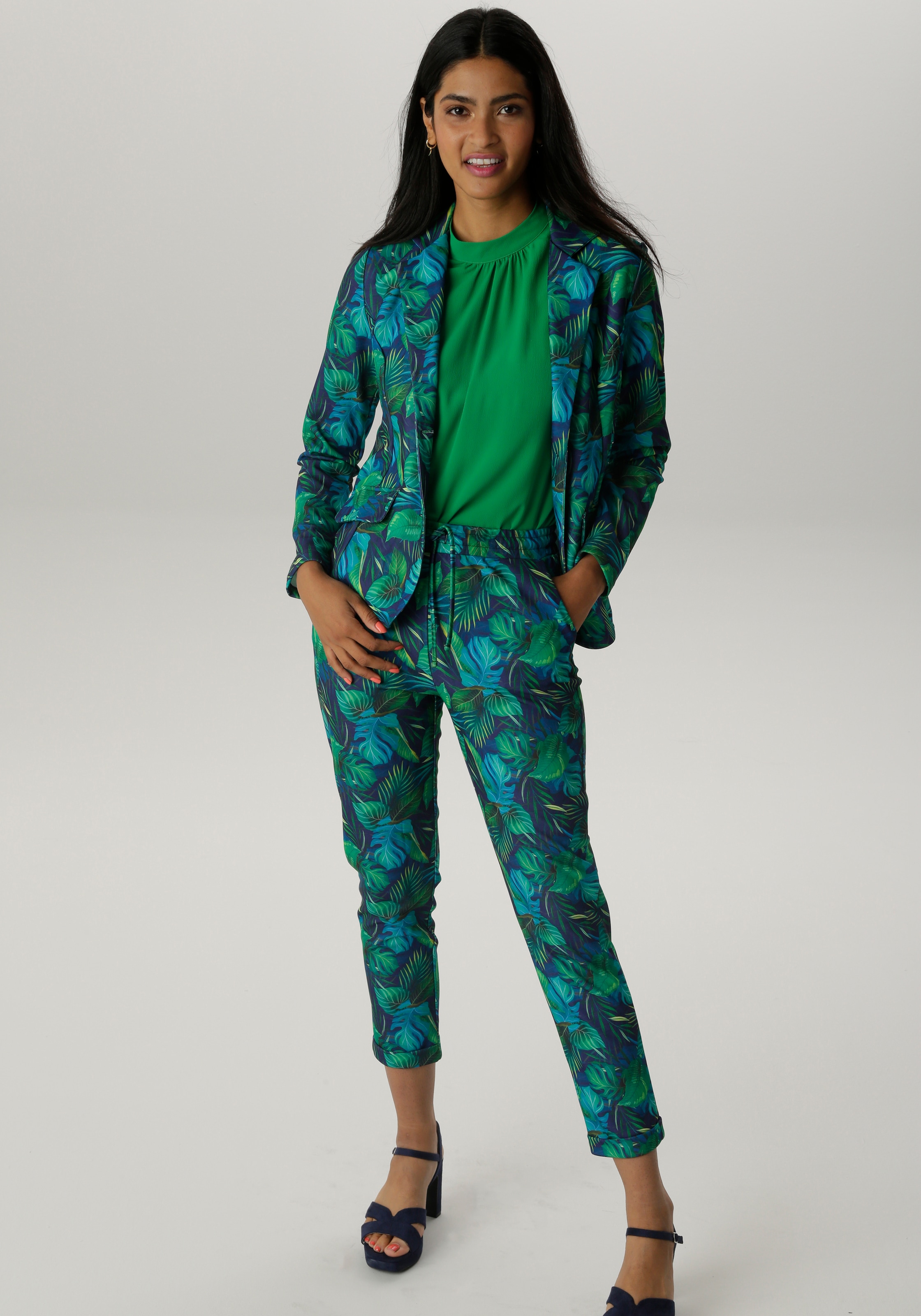 Aniston SELECTED Schlupfhose, mit großflächigem und abstraktem Blättermuster - NEUE KOLLEKTION