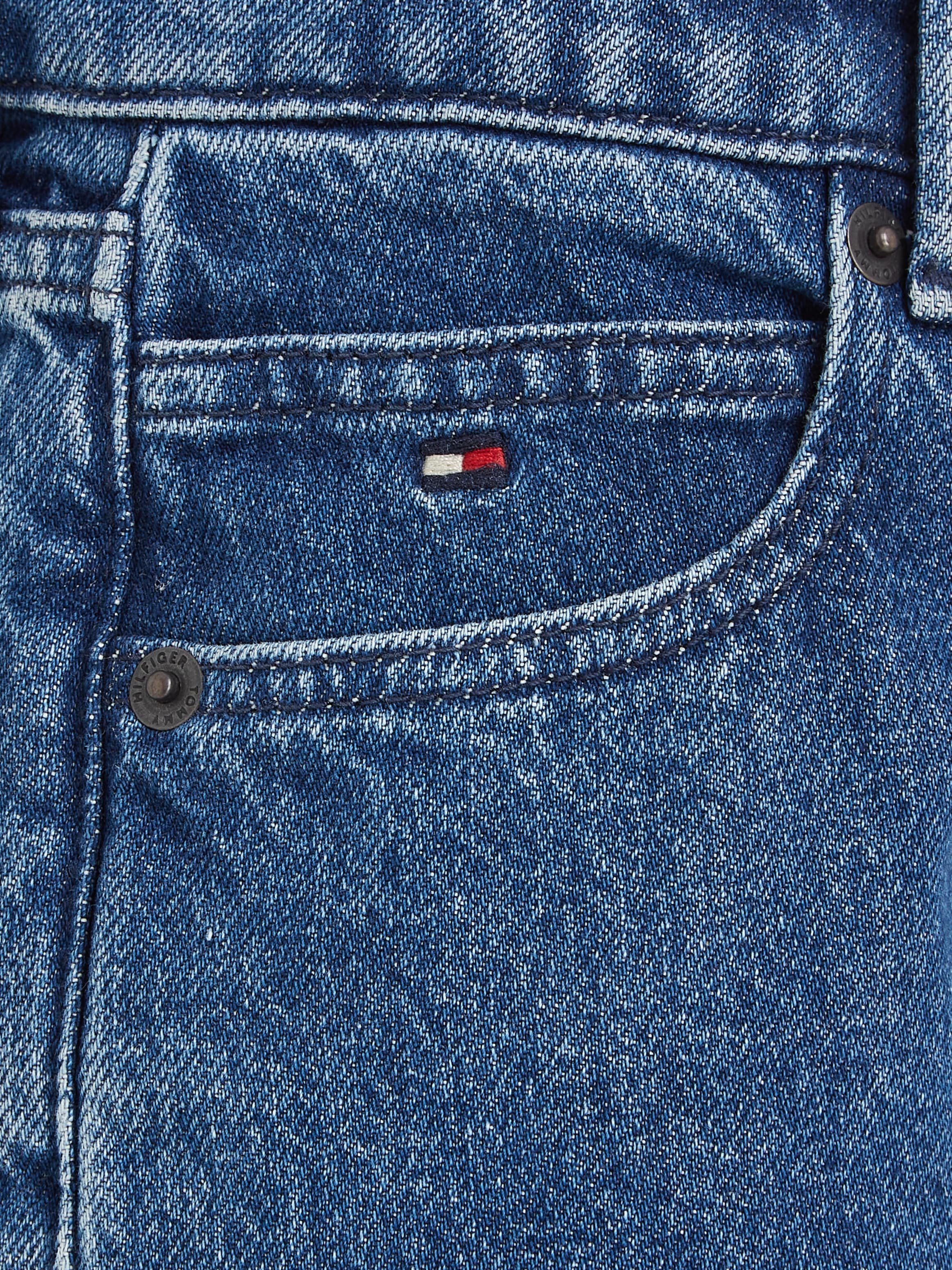 Tommy Hilfiger Shorts »MODERN STRAIGHT DENIM SHORTS«, mit Tommy Hilfiger Markendetails