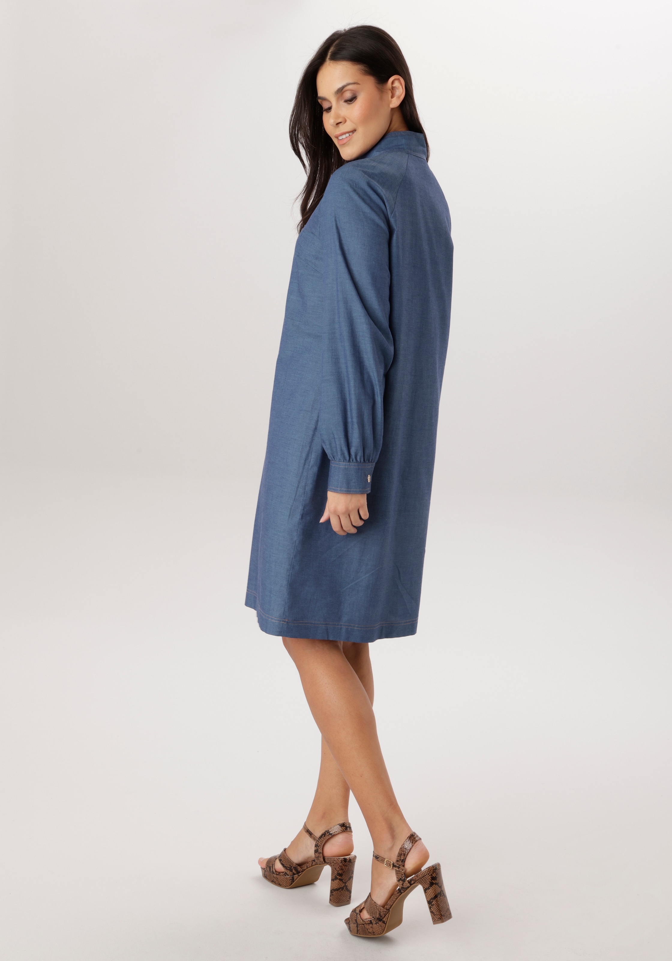 Aniston SELECTED Jeanskleid mit fixierter Schluppe zum Binden am V-Ausschnitt - NEUE KOLLEKTION