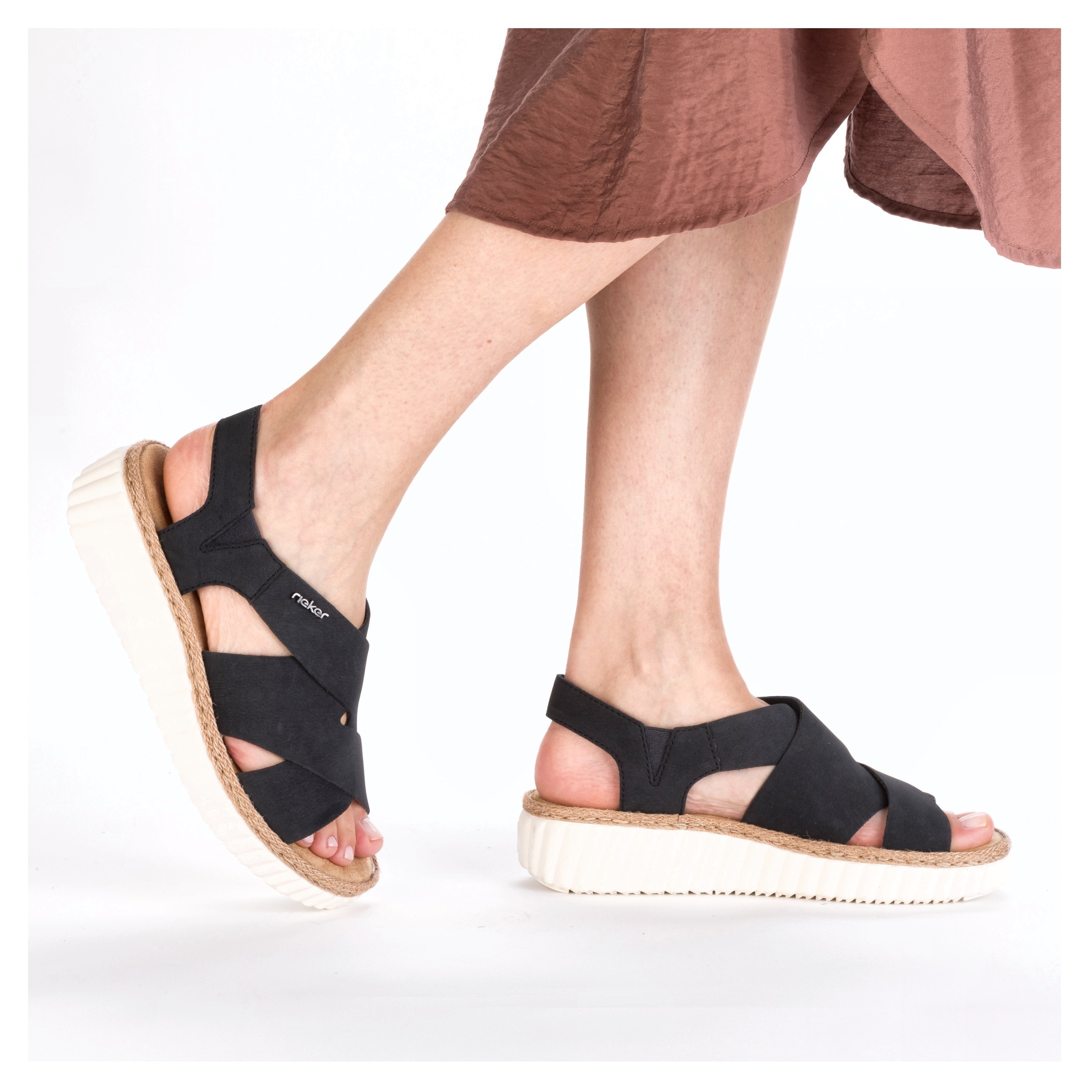 Rieker Plateausandale, Sommerschuh, Urlaubschuh Schlupfschuh mit kleinen Stretcheinsätzen