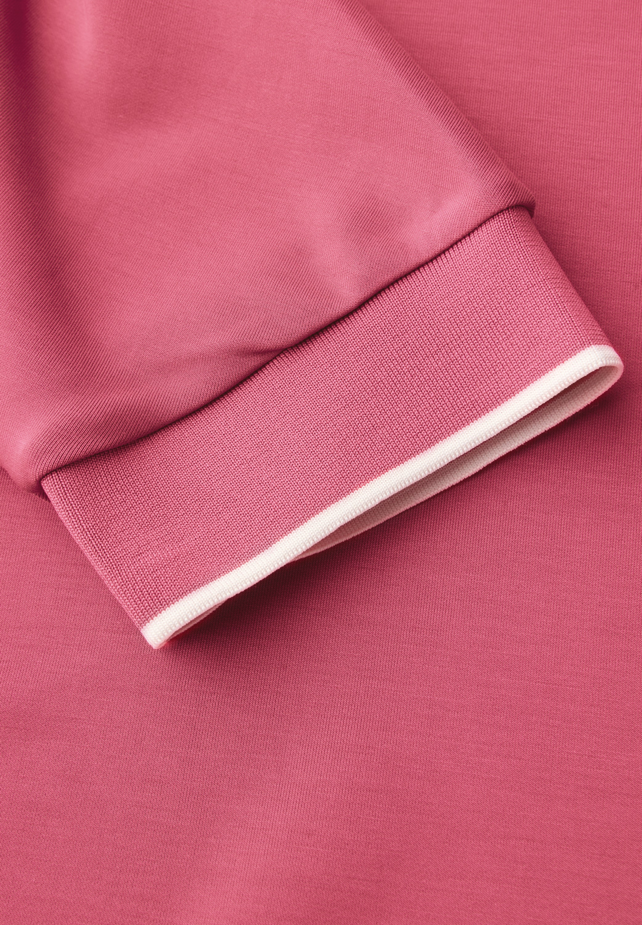 STREET ONE T-Shirt, im Silk Look und mit dezentem Kontrastdetail, Sommershirt