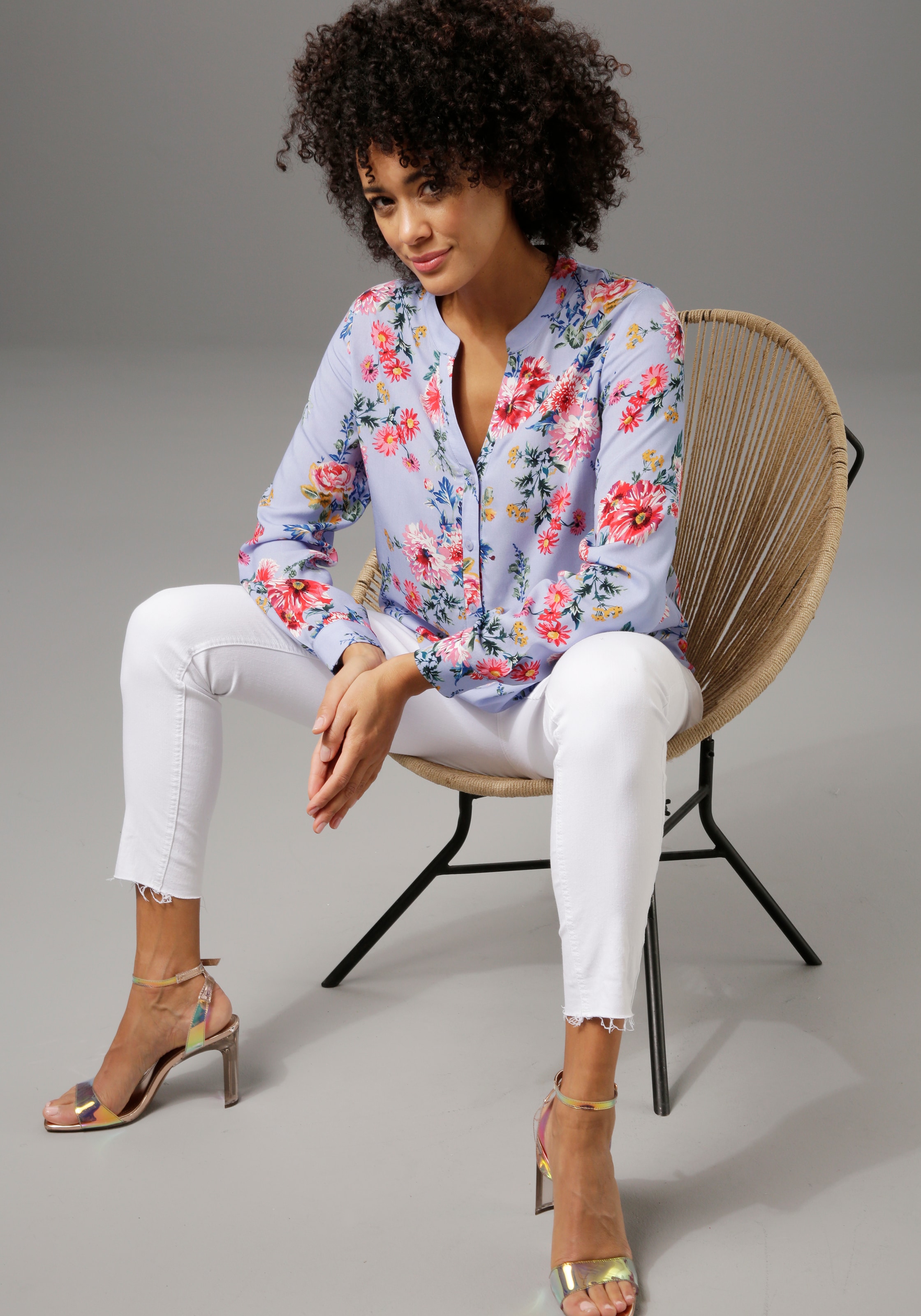Aniston CASUAL Schlupfbluse, mit farbenfrohem Blumendruck
