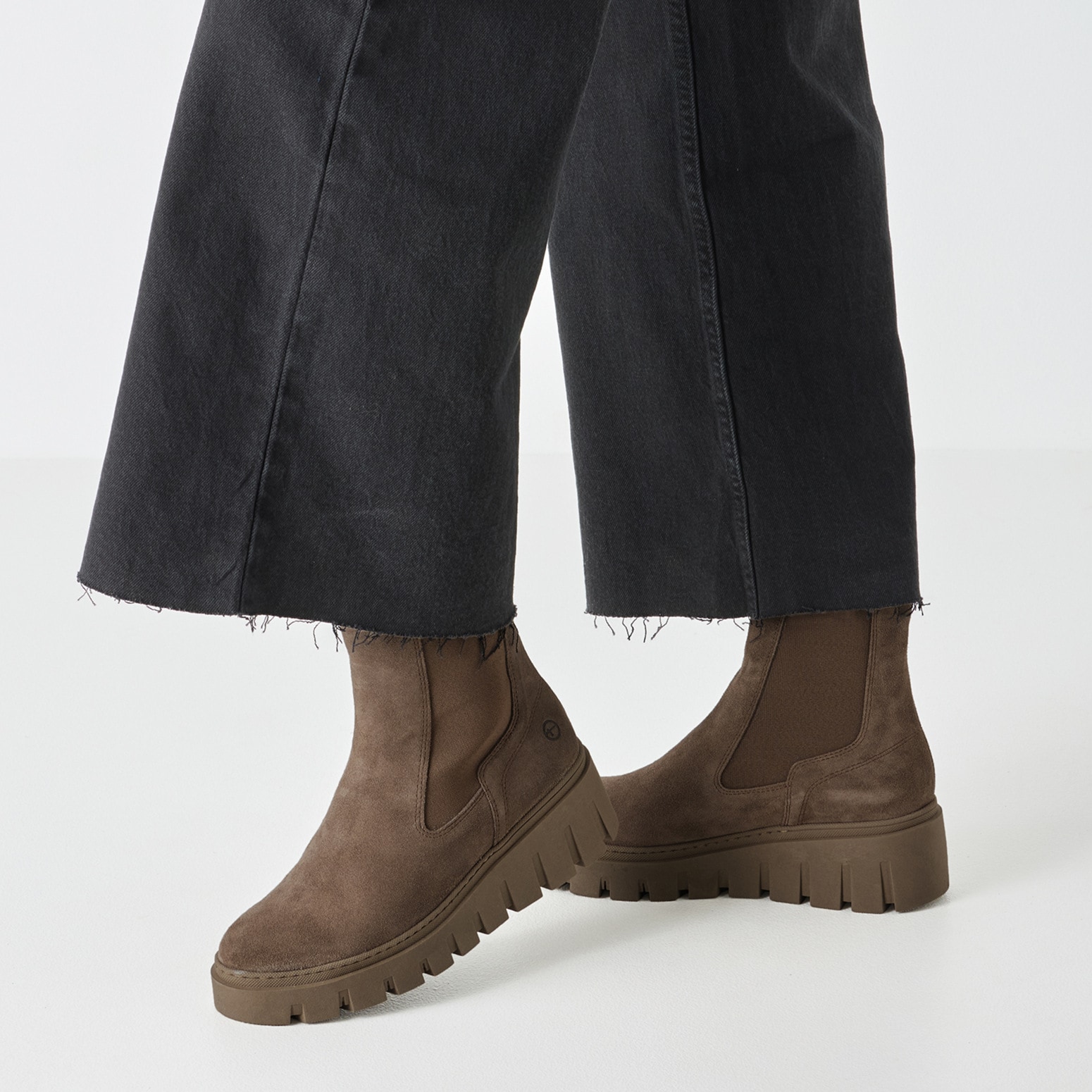 Tamaris Chelseaboots  , Plateau, Stiefelette, Schlupfschuh mit T-Logoprägung