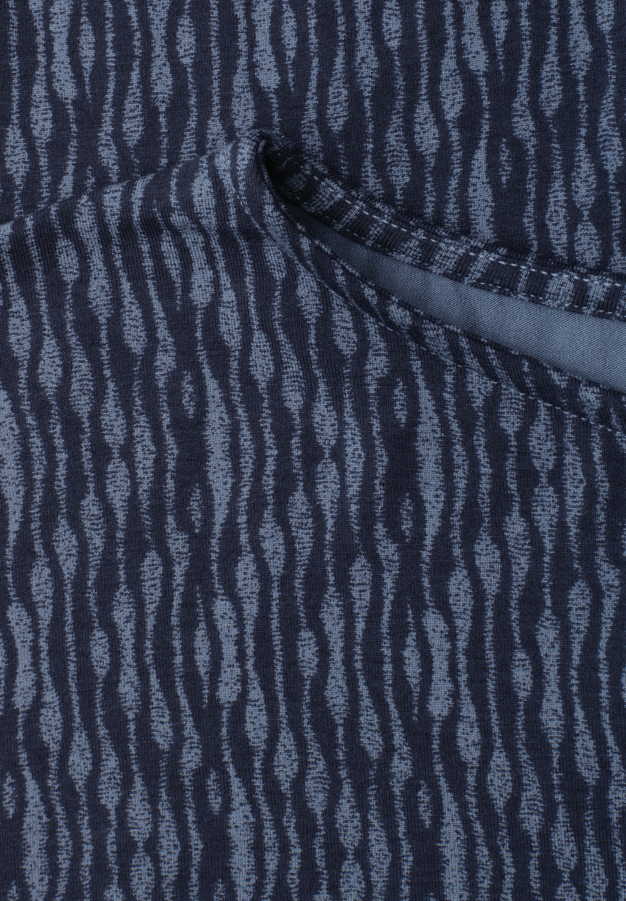 STREET ONE Rundhalsshirt Sommershirt mit ALlover-Muster und U-Boot-Ausschnitt
