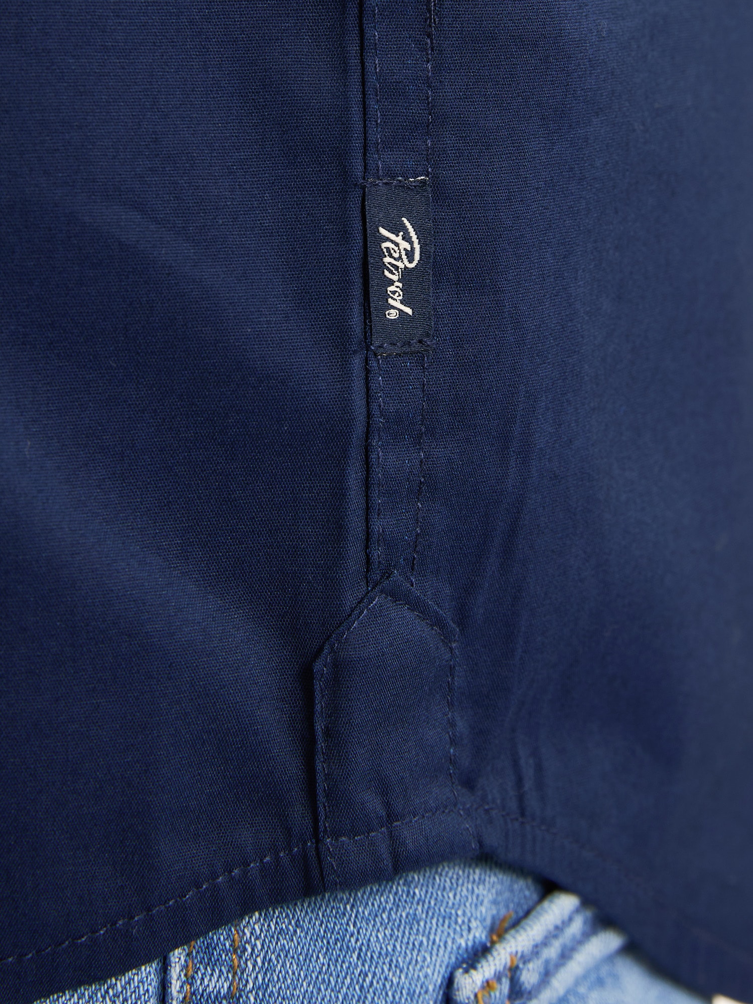 Petrol Industries Langarmshirt, mit Button-Down Kragen