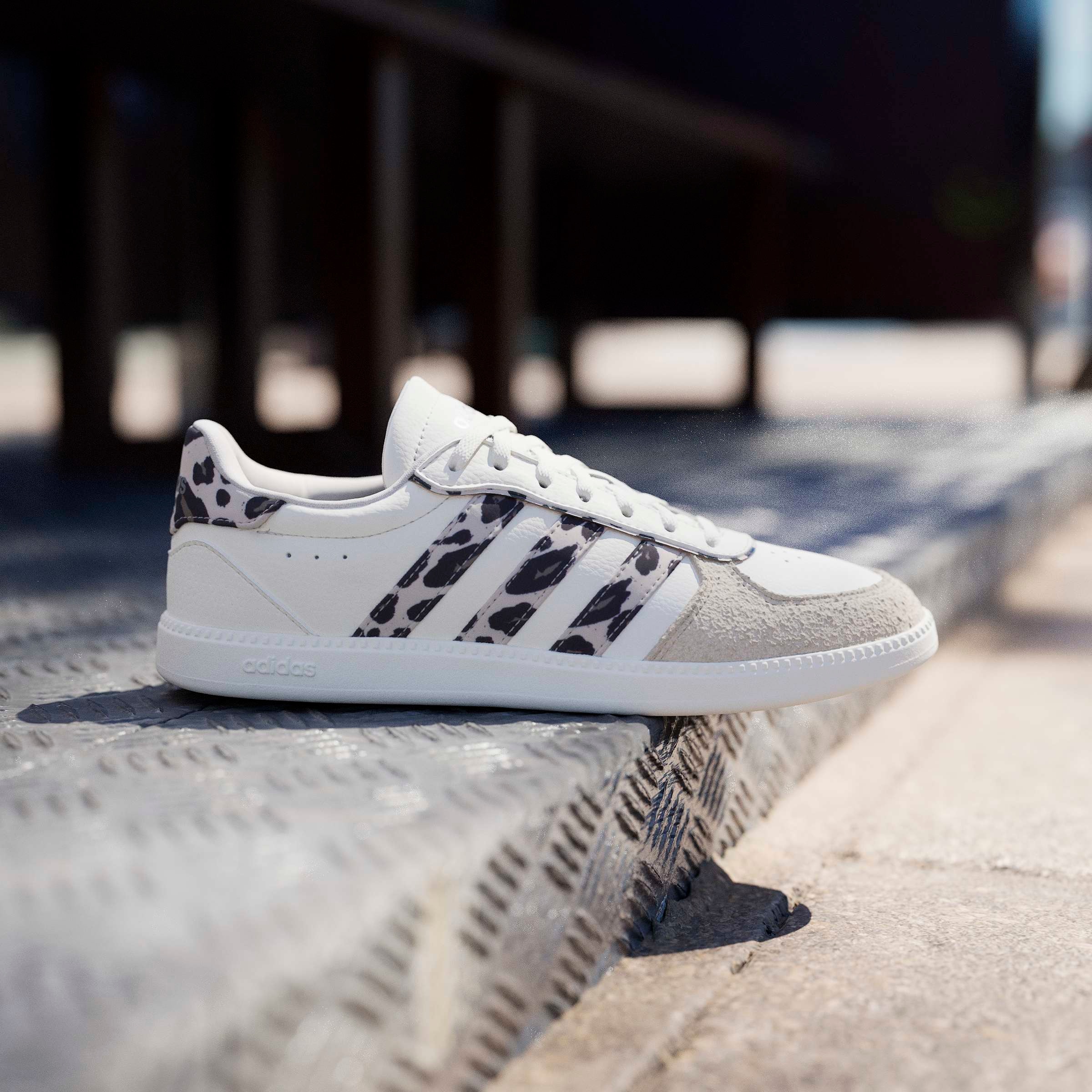 adidas Sportswear Sneaker »BREAKNET SLEEK«  inspiriert vom Design des adidas handball spezial