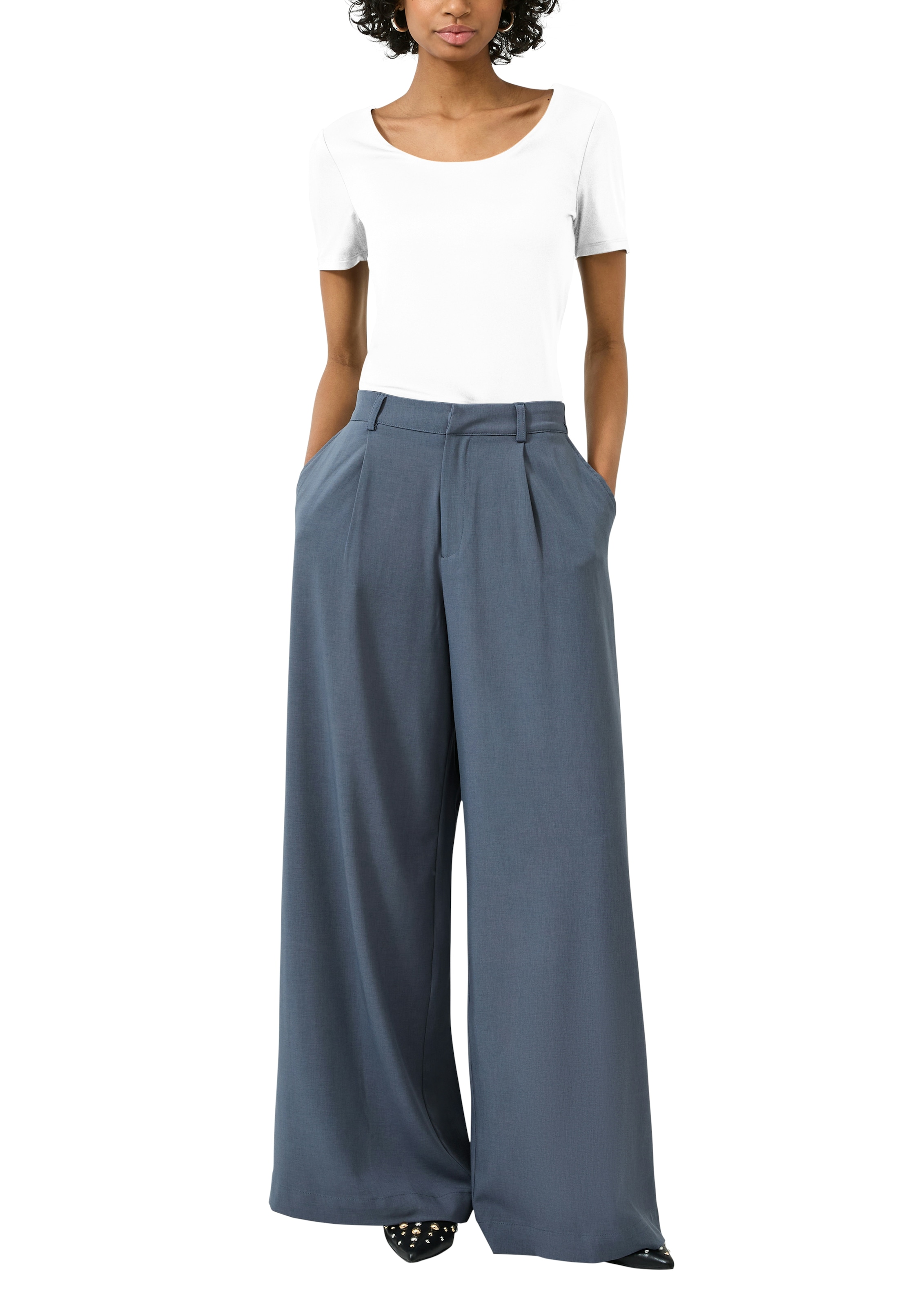 QS Kurzarmshirt mit tiefem Rundhals