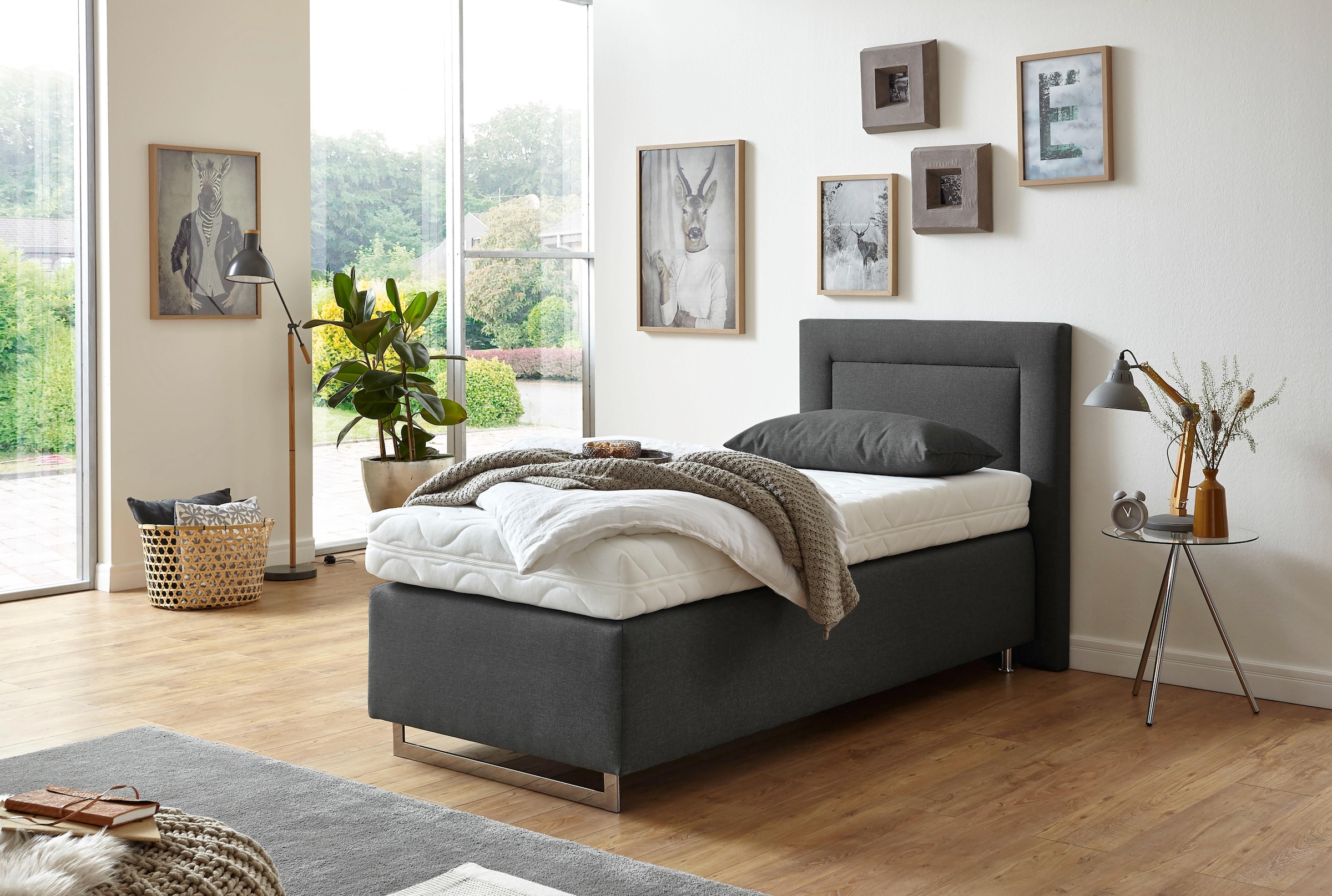 Westfalia Schlafkomfort Boxspringbett mit Zierkissen und verchromten Kufen, in diversen Ausführungen