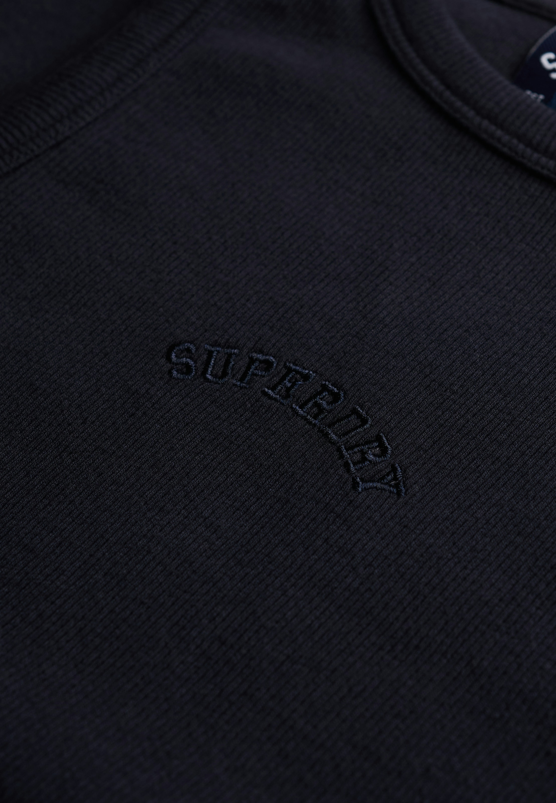 Superdry Tanktop »ESSENTIAL LOGO RACER VEST« aus Baumwolle, Regular Fit, mit Rundhalsausschnitt, ärmelloses Design