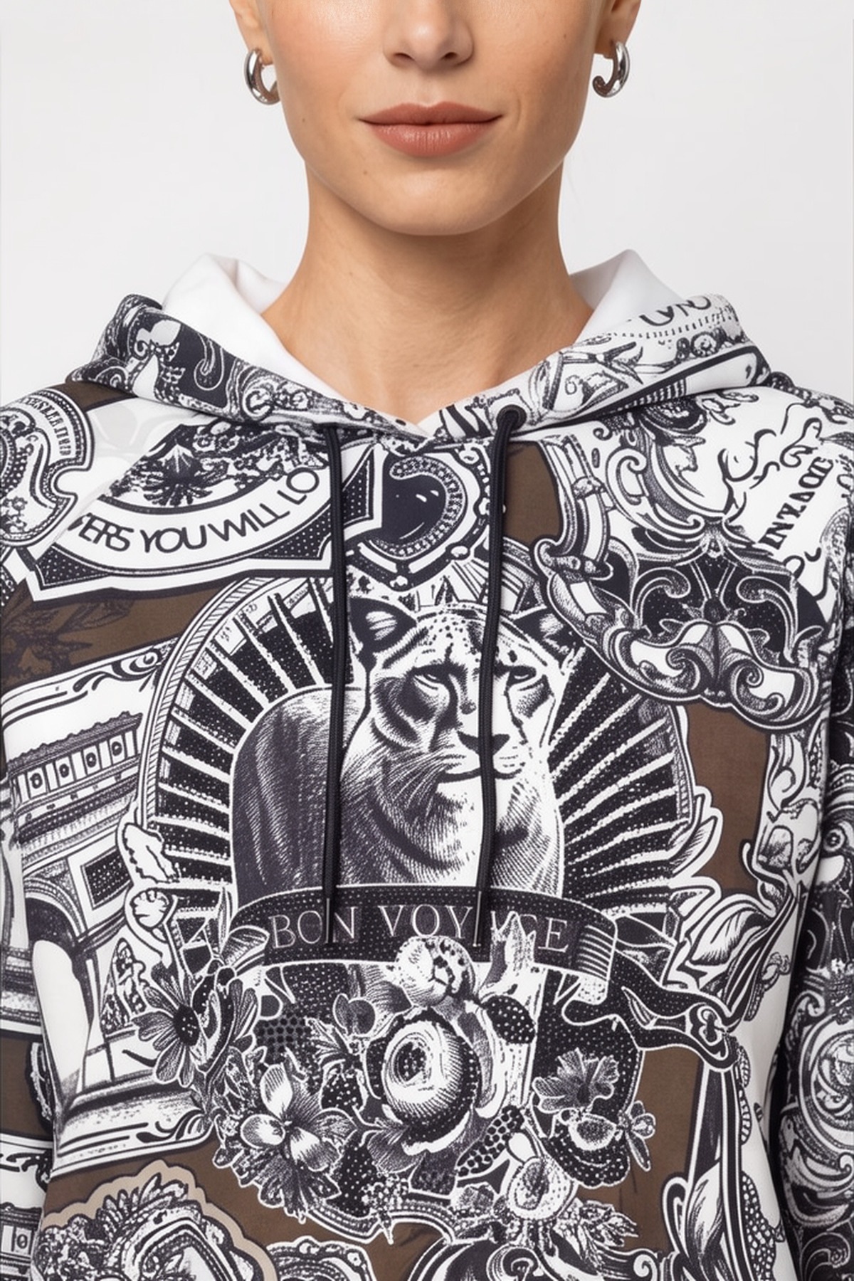 Monari Sweatshirt »Sweatshirt Emblem allover«, Regular fit mit Kapuze
